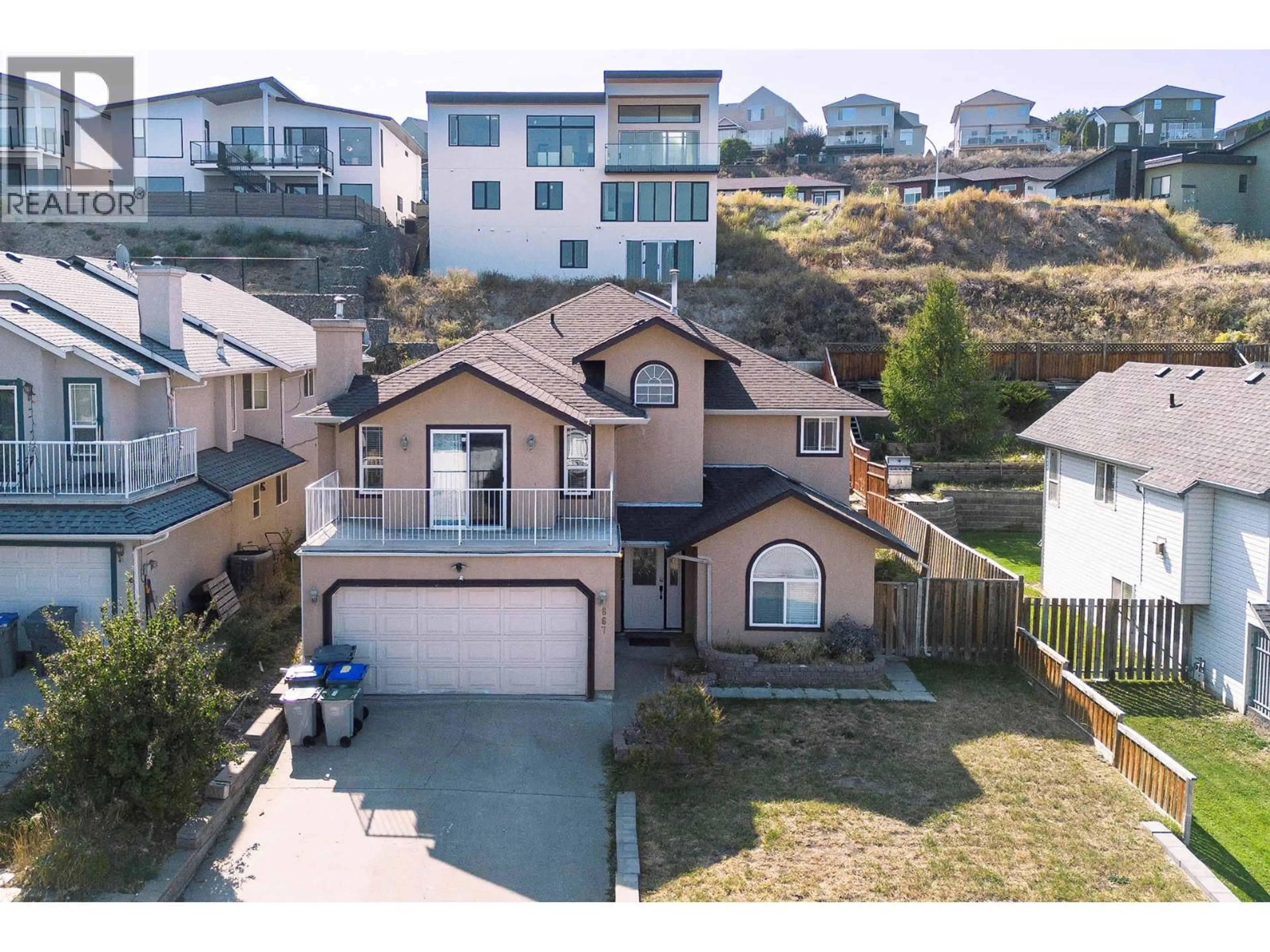 A pic from outside/outdoor area/front of a property/back of a property/a pic from drone, street for 667 DUNROBIN DRIVE, Kamloops British Columbia V1s1w2