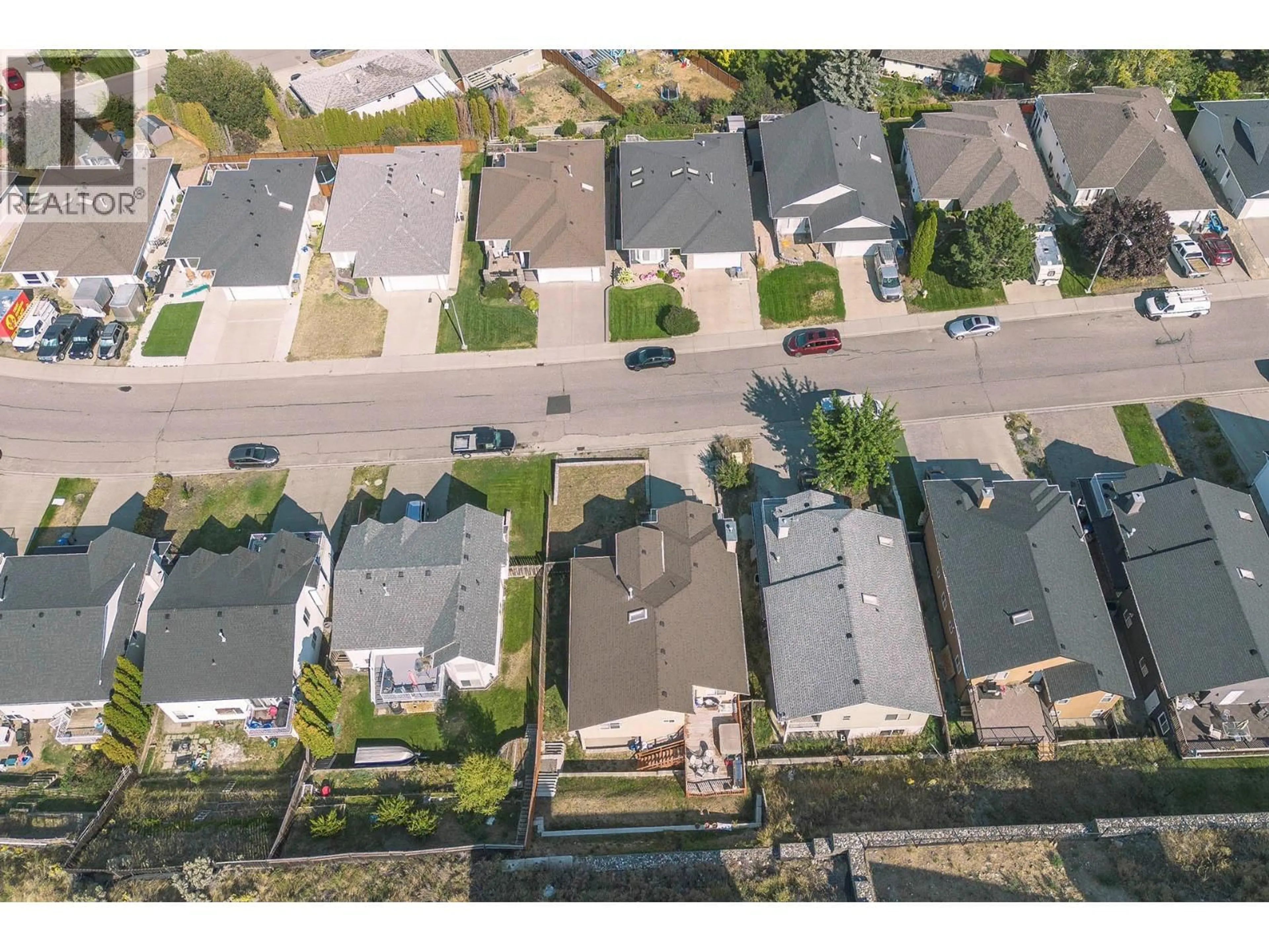 A pic from outside/outdoor area/front of a property/back of a property/a pic from drone, street for 667 DUNROBIN DRIVE, Kamloops British Columbia V1s1w2