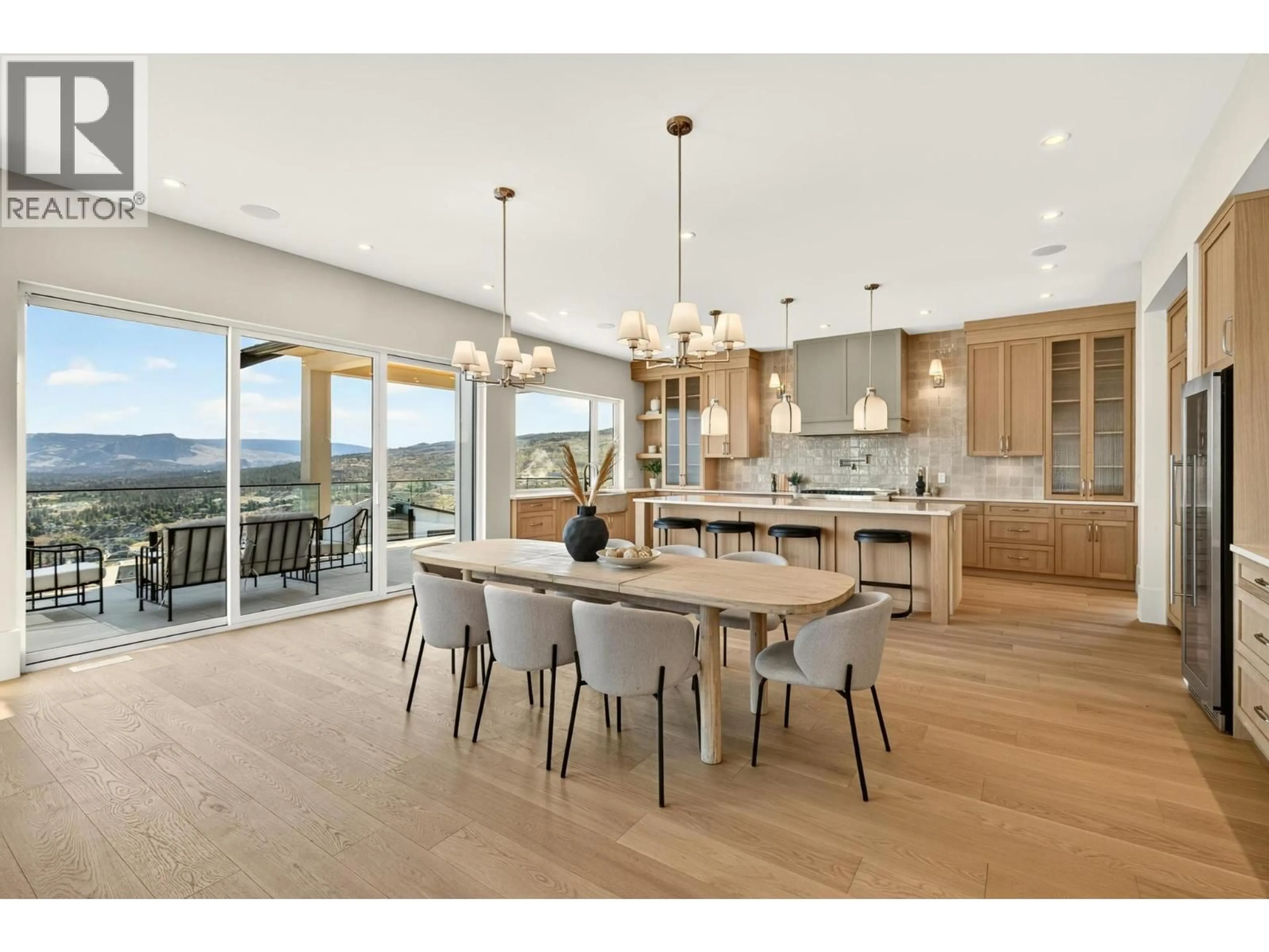 Open concept kitchen, wood/laminate floor for 1118 PEARCY COURT, Kelowna British Columbia V1W5H6