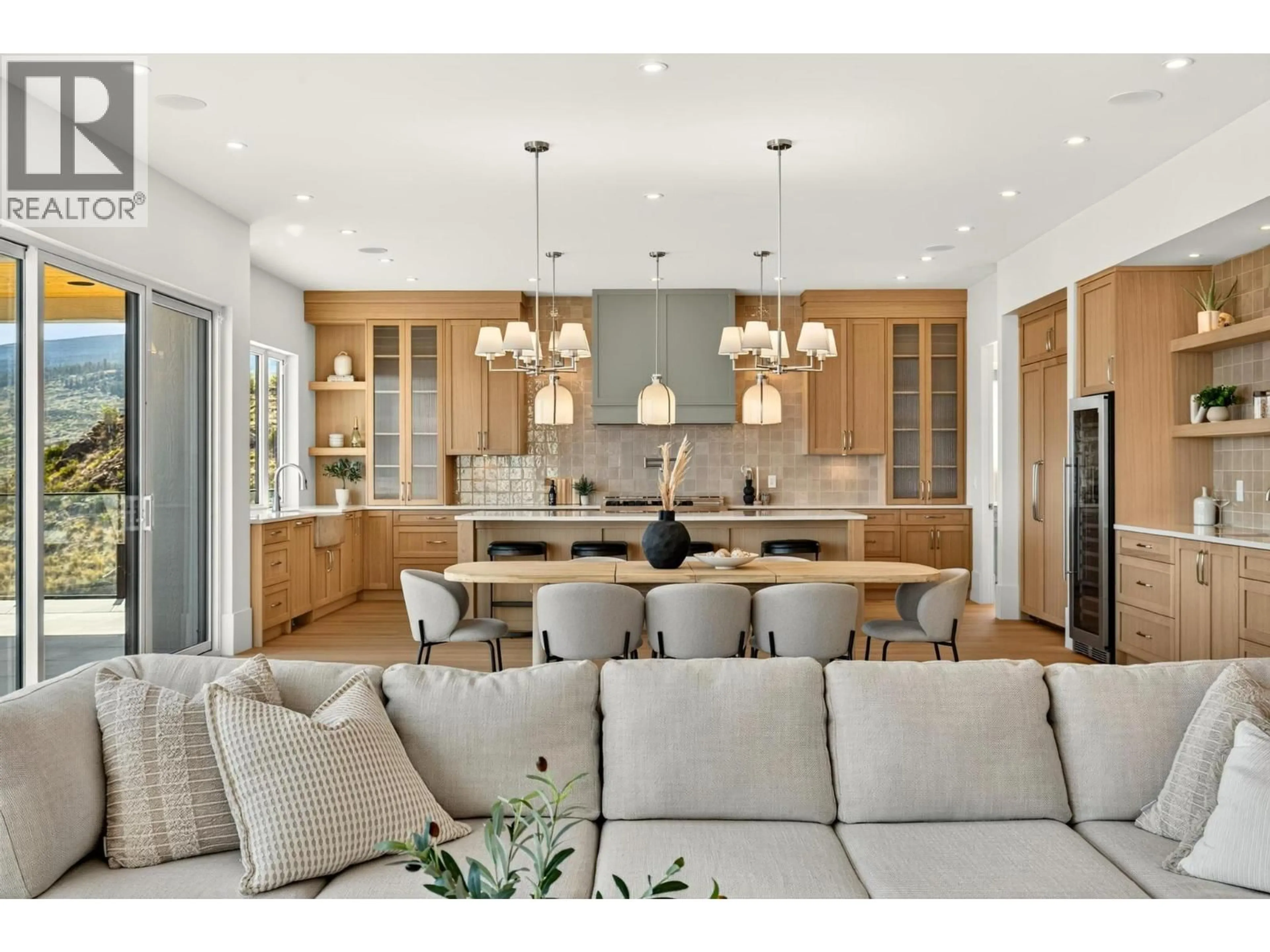 Open concept kitchen, unknown for 1118 PEARCY COURT, Kelowna British Columbia V1W5H6