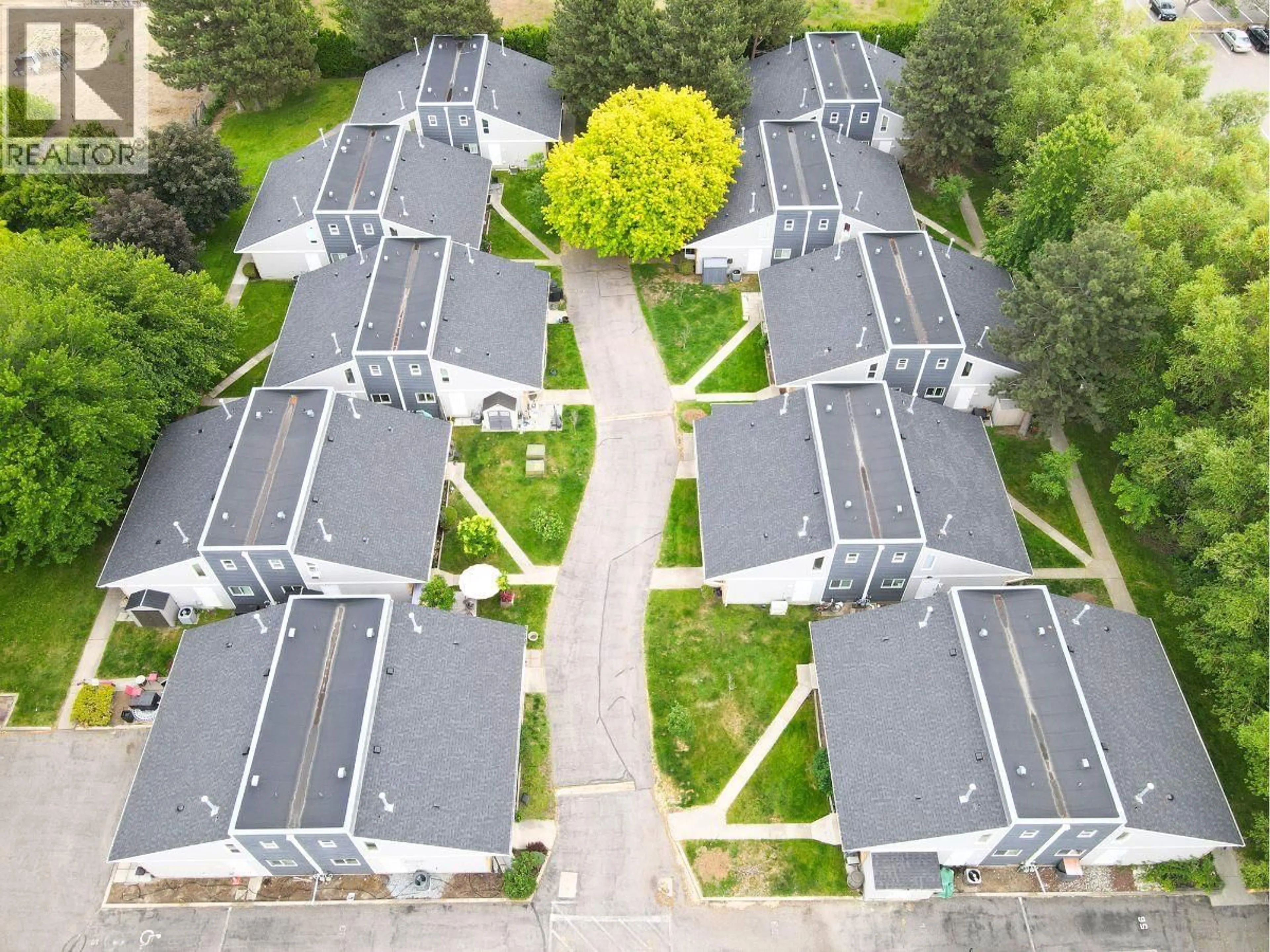 A pic from outside/outdoor area/front of a property/back of a property/a pic from drone, street for 202 - 3155 GORDON DRIVE, Kelowna British Columbia V1W3N5