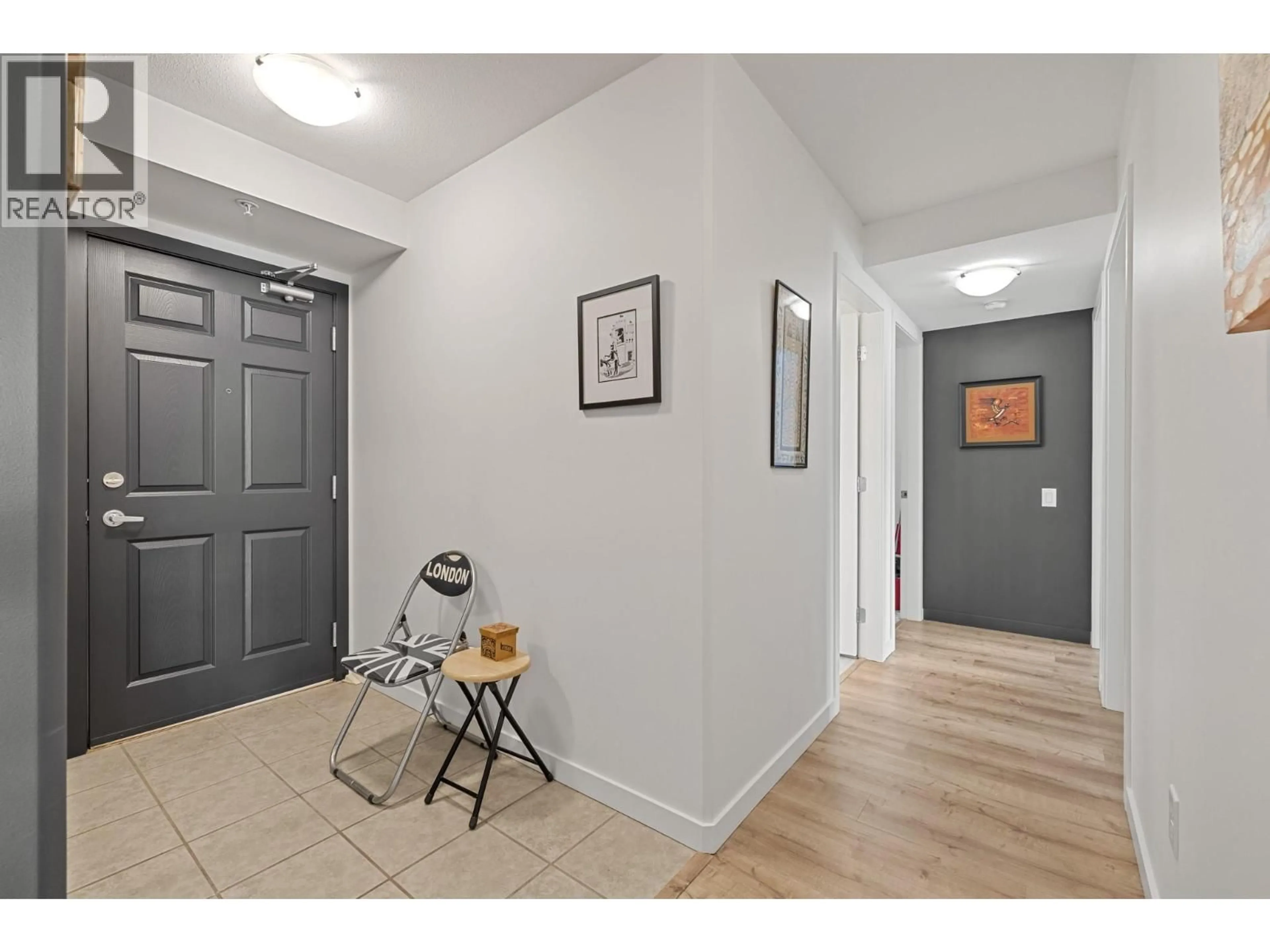 Indoor entryway for 204 - 686 LEQUIME ROAD, Kelowna British Columbia V1W1A4