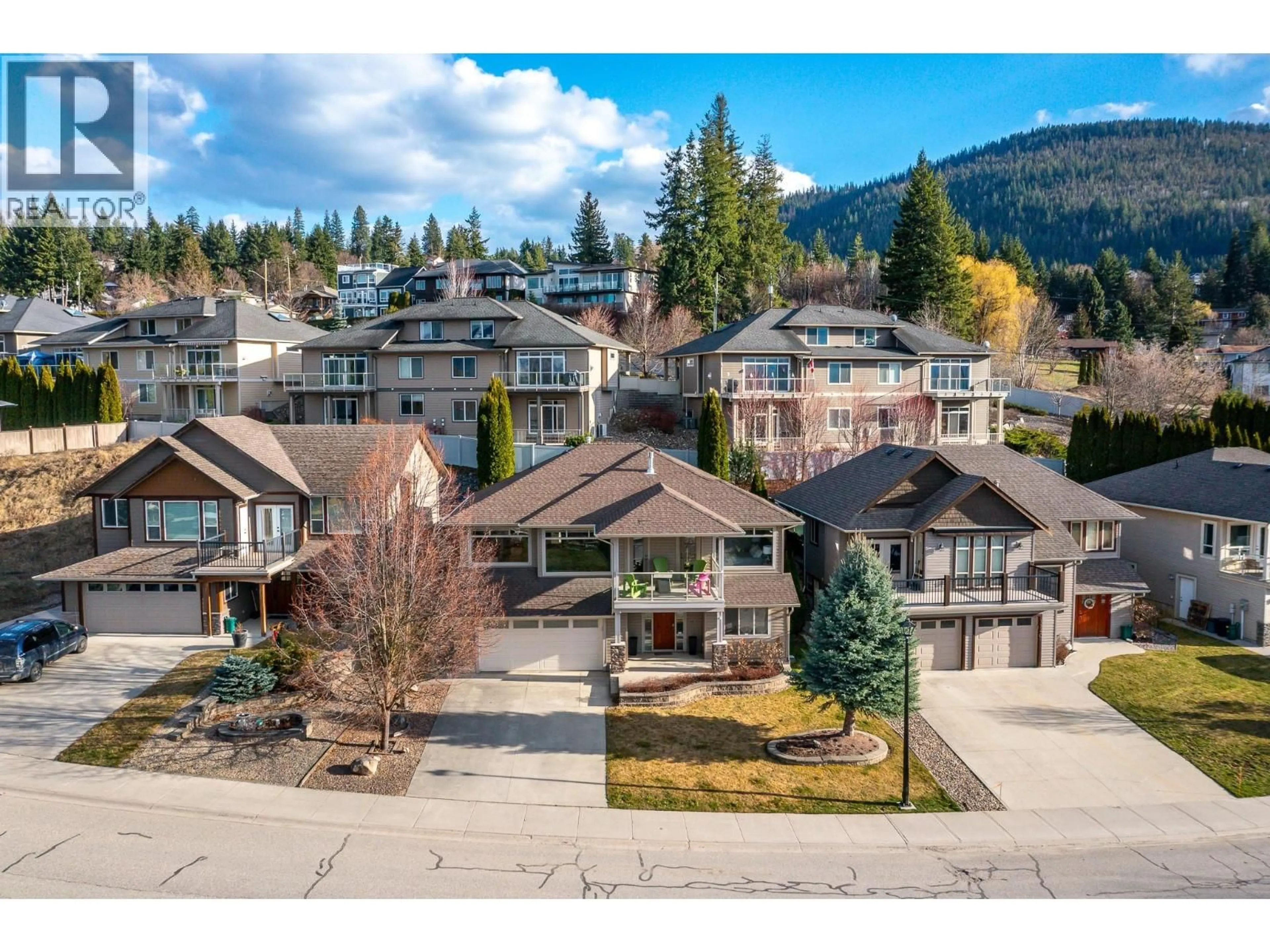 A pic from outside/outdoor area/front of a property/back of a property/a pic from drone, mountain view for 1060 17 STREET SOUTHEAST, Salmon Arm British Columbia V1E0A4