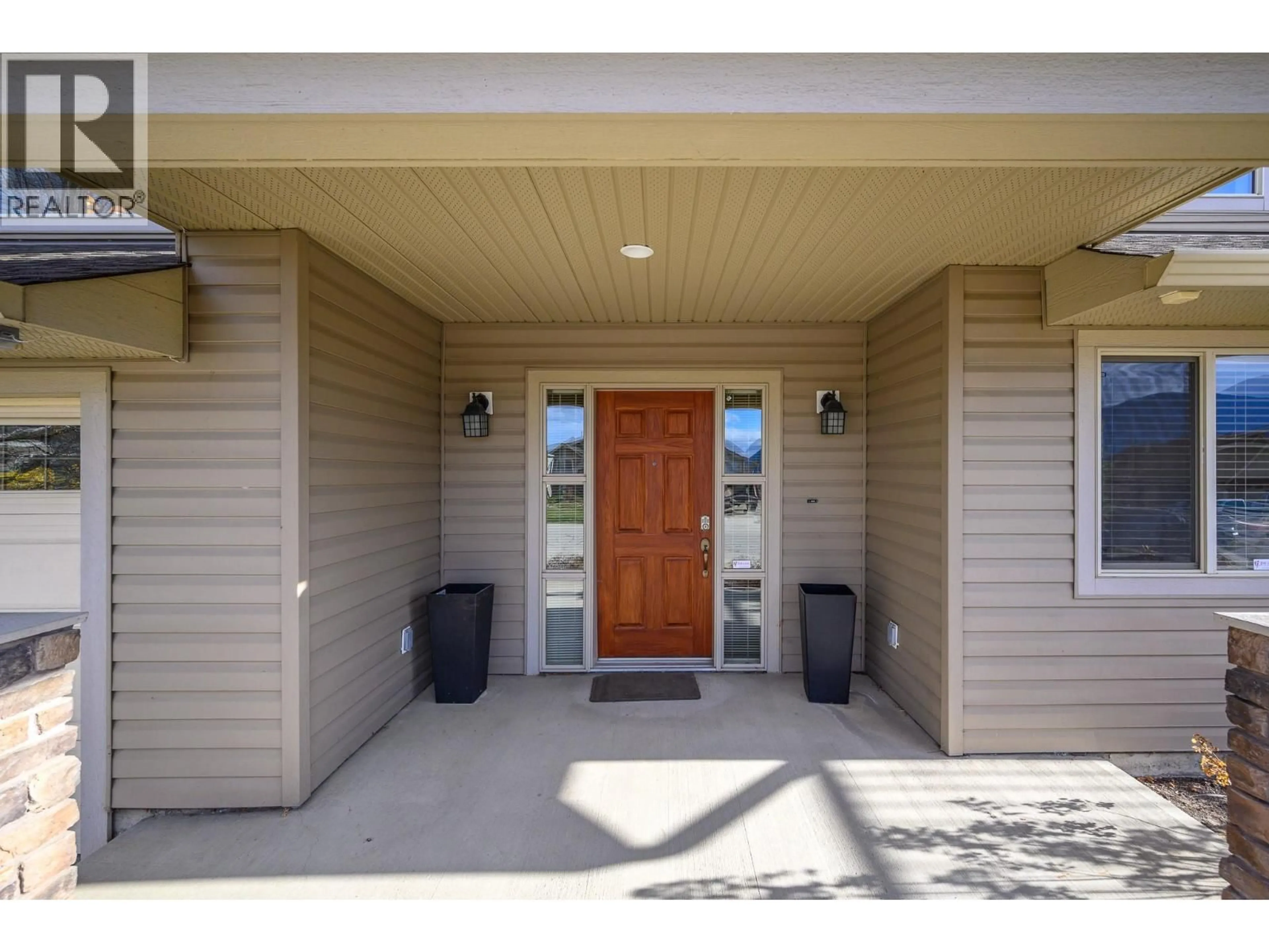 Indoor entryway for 1060 17 STREET SOUTHEAST, Salmon Arm British Columbia V1E0A4