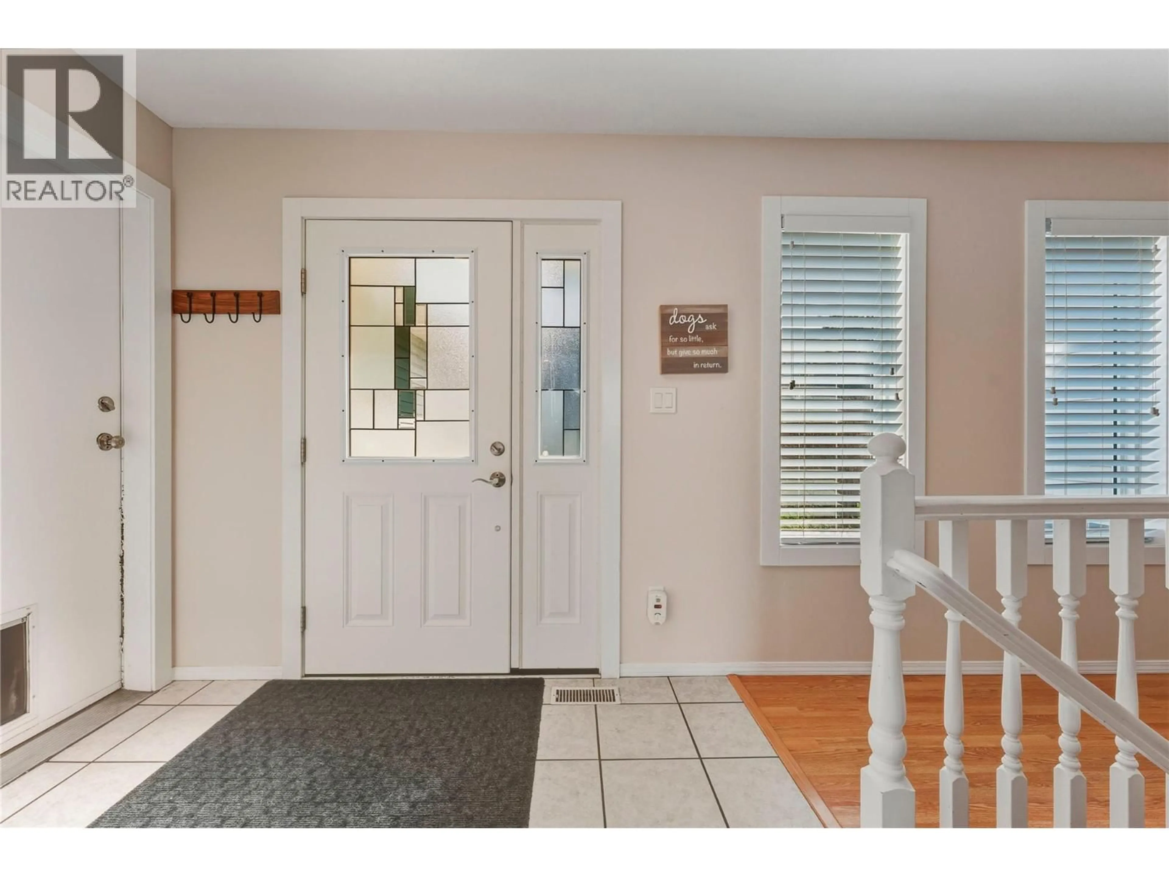 Indoor entryway for 11405 HILLSIDE DRIVE, Coldstream British Columbia V1B2A3