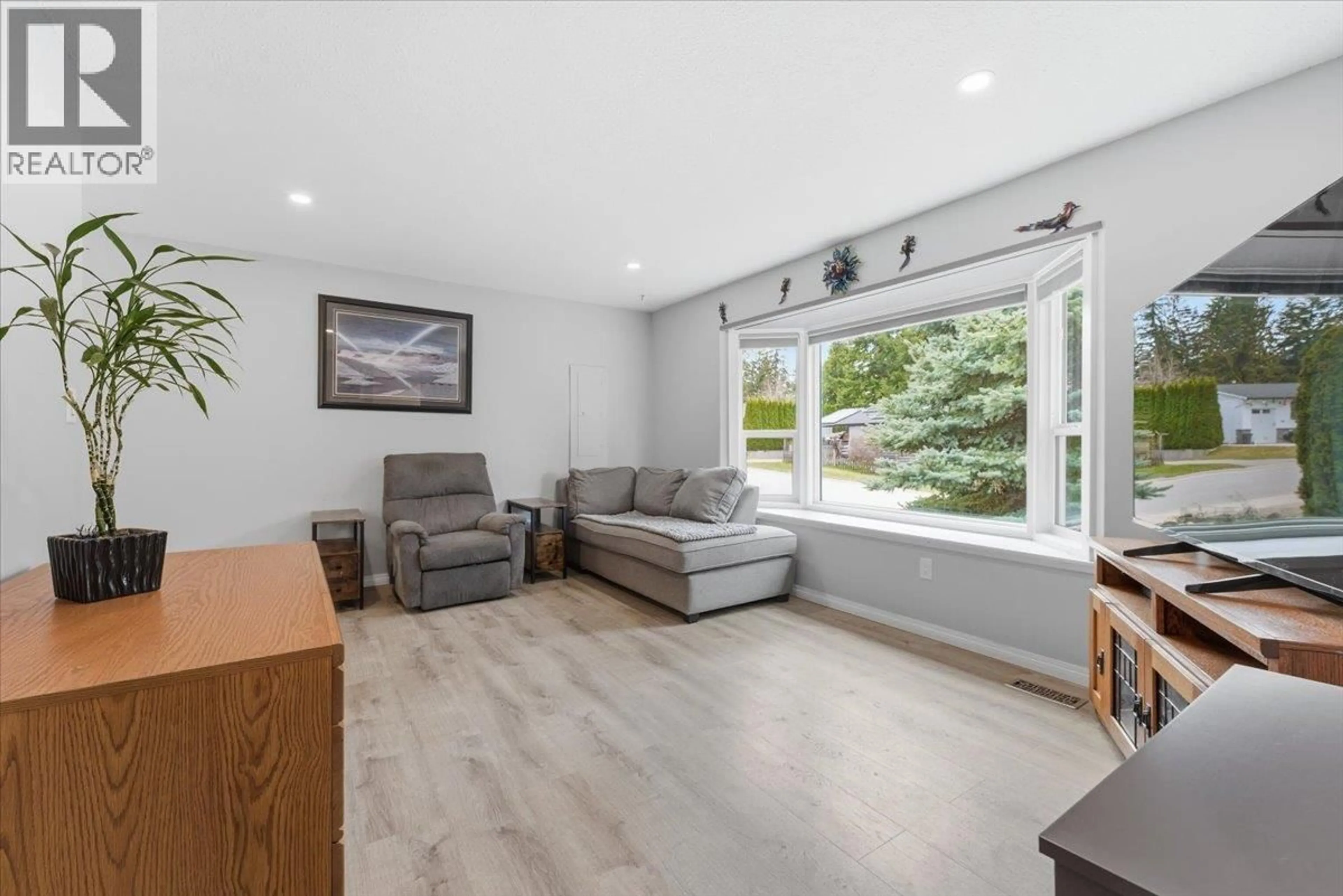 Living room with furniture, wood/laminate floor for 330 27 STREET NORTHEAST, Salmon Arm British Columbia V1E2A2
