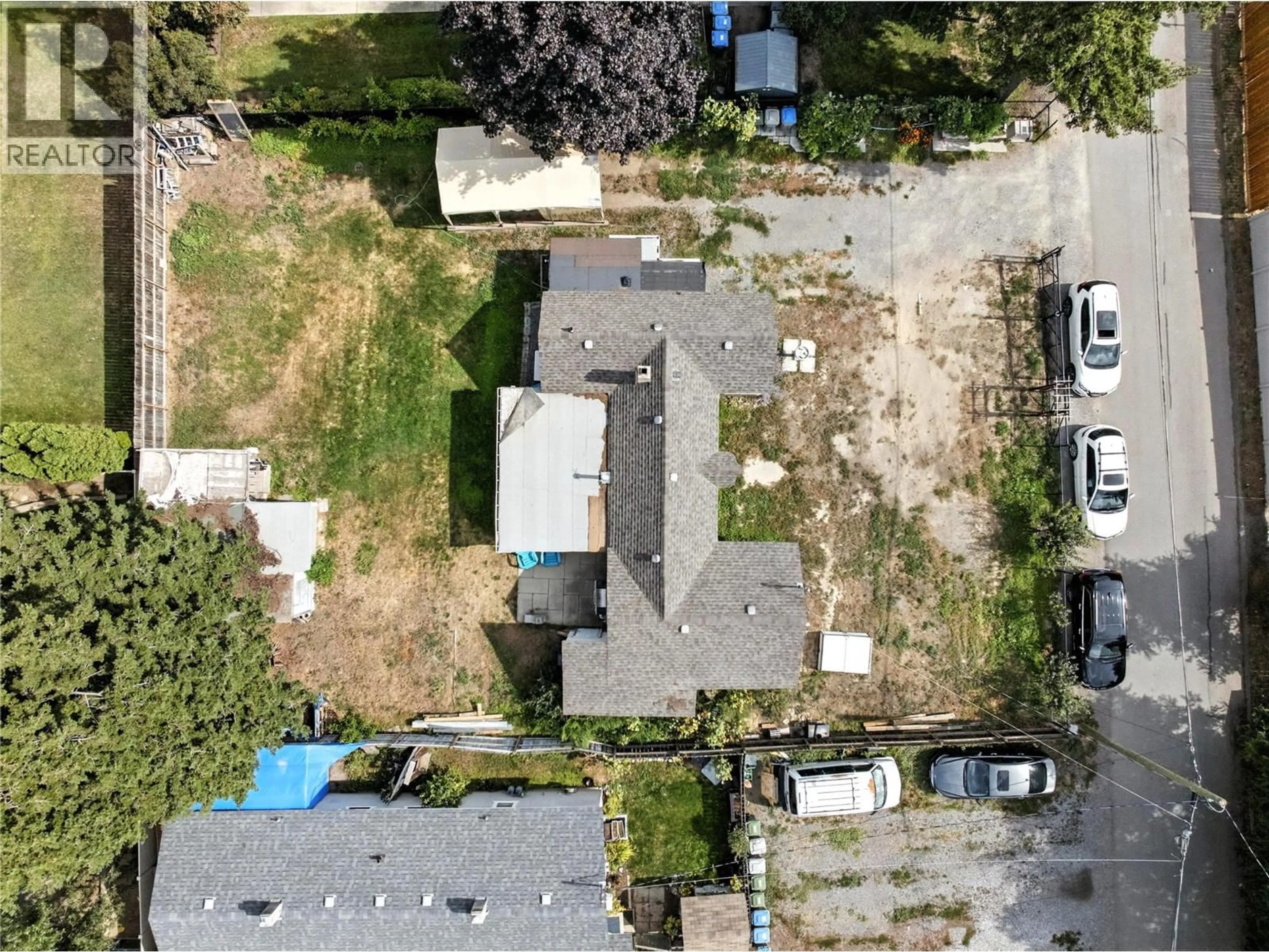 A pic from outside/outdoor area/front of a property/back of a property/a pic from drone, street for 134 KING STREET, Kamloops British Columbia V2B3Z8
