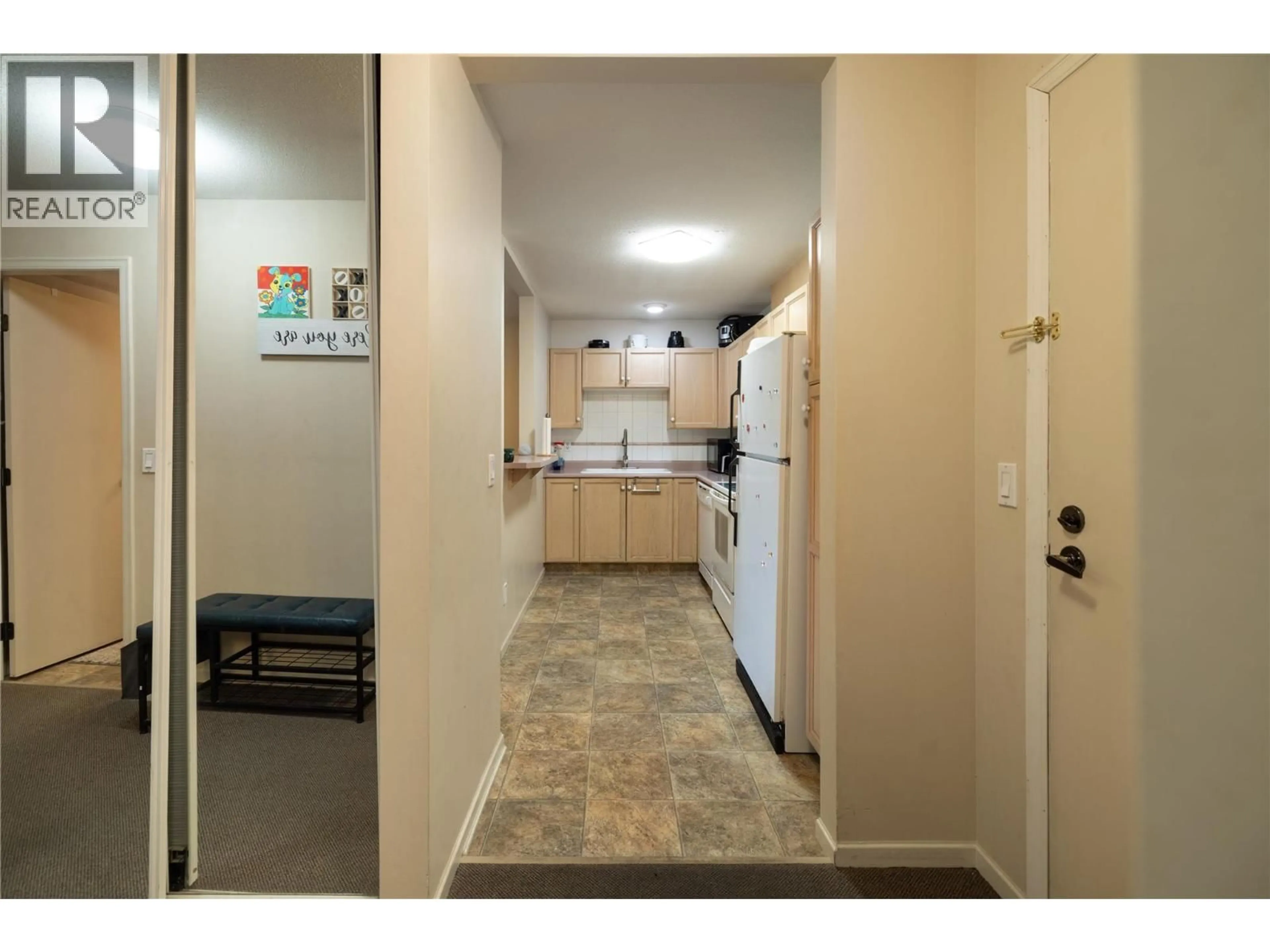Indoor entryway for 202 - 730 BADKE ROAD, Kelowna British Columbia V1X6G9