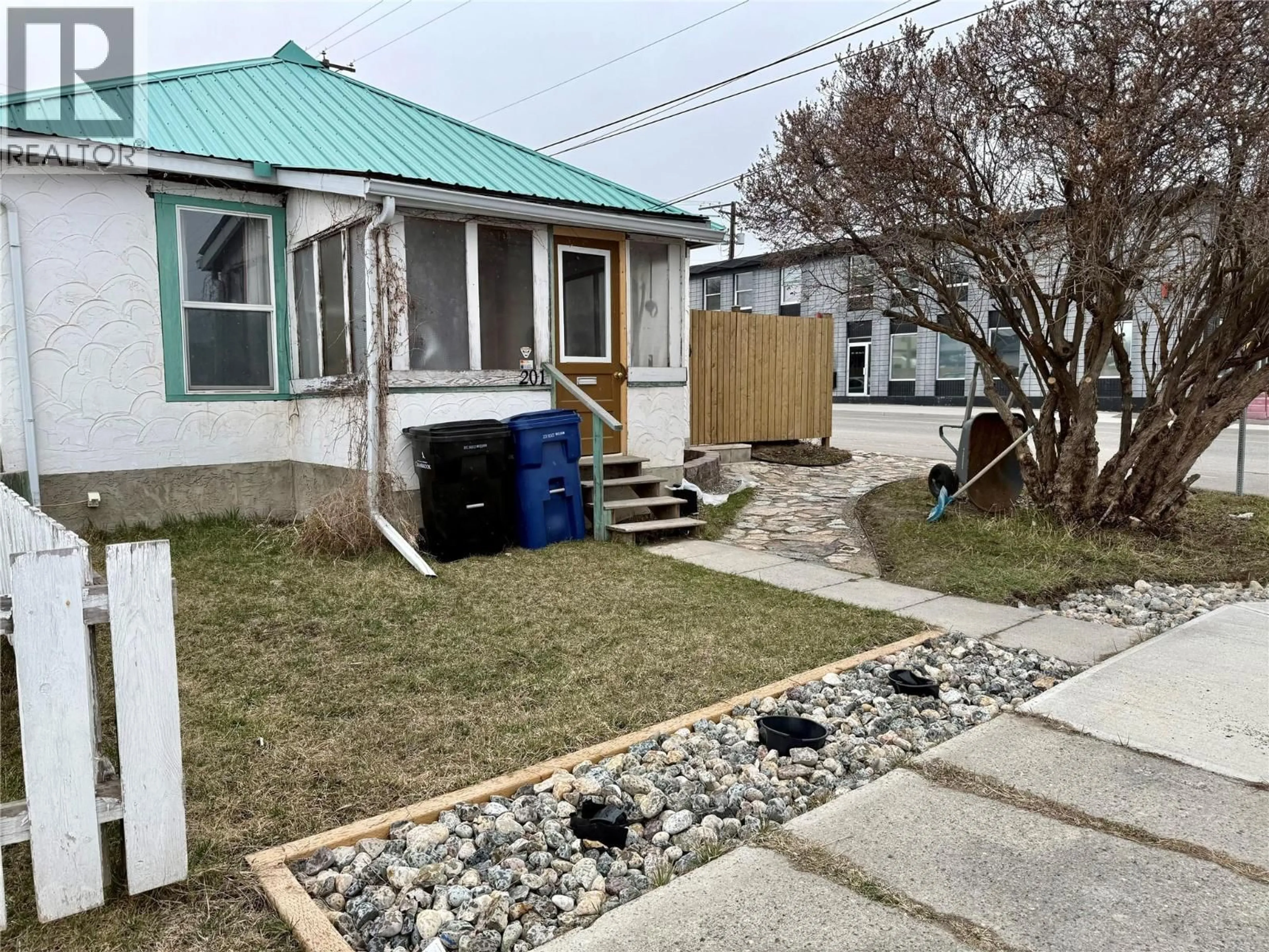 A pic from outside/outdoor area/front of a property/back of a property/a pic from drone, street for 201 6TH AVENUE SOUTH, Cranbrook British Columbia V1C2H7