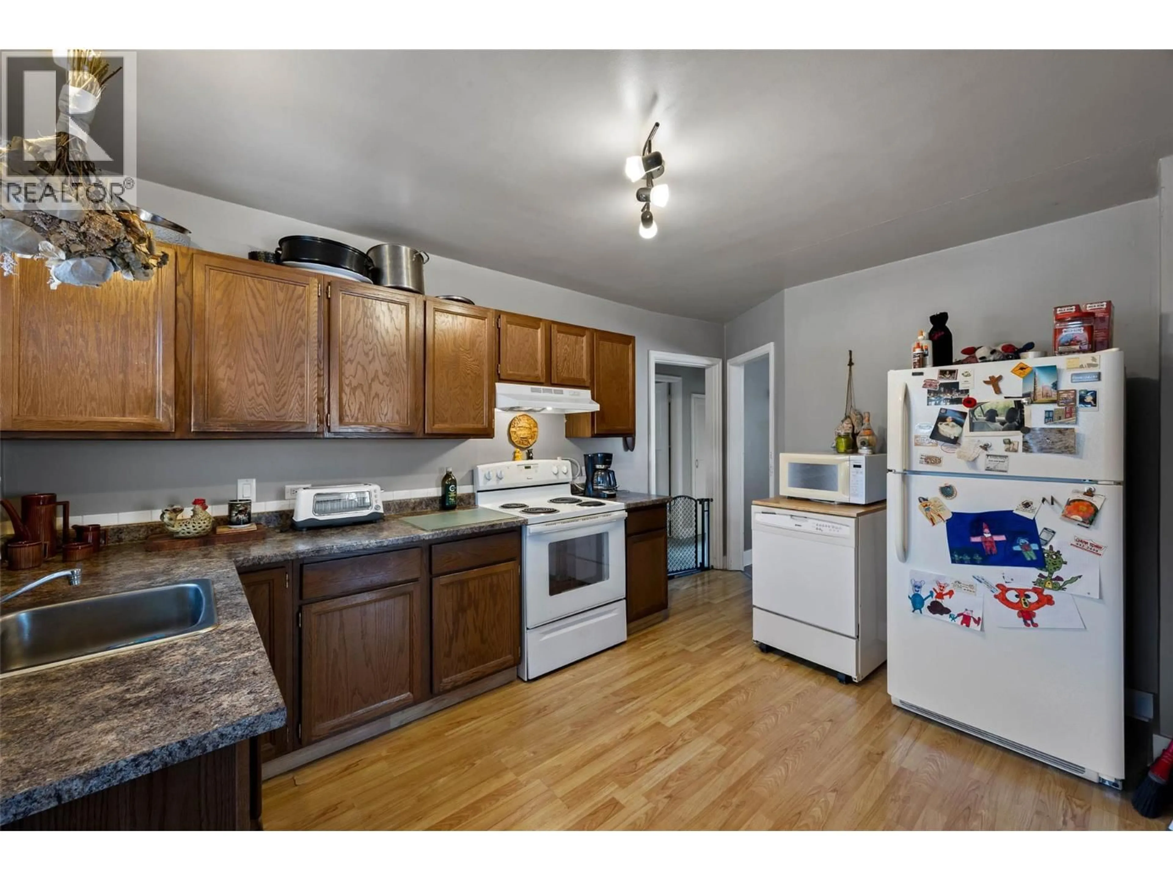 Standard kitchen, wood/laminate floor for 1086 COLUMBIA STREET, Kamloops British Columbia V2C2W2