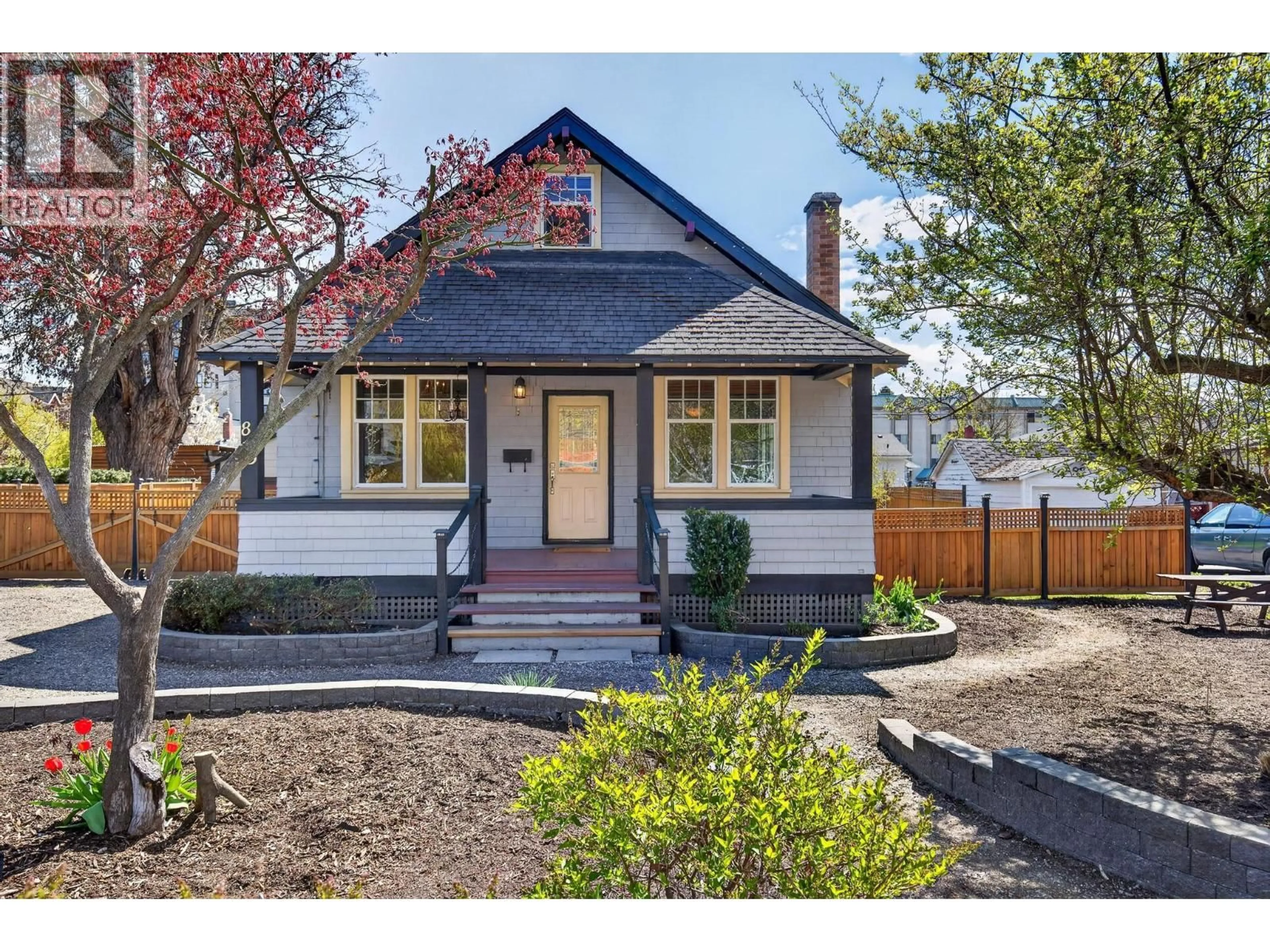 Home with brick exterior material, street for 815 LAWRENCE AVENUE, Kelowna British Columbia V1Y6M1