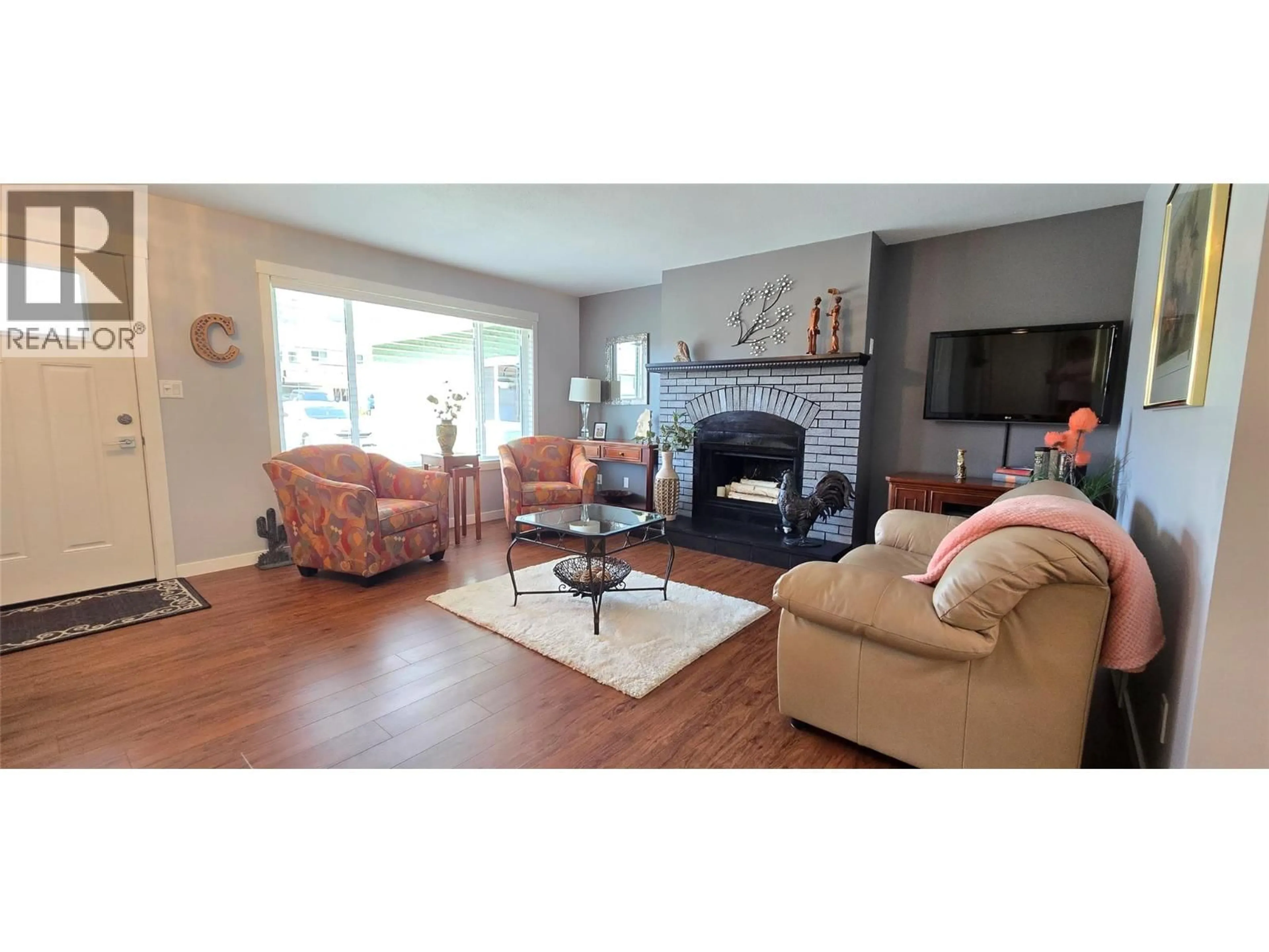 Living room with furniture, wood/laminate floor for 9 SANTA ROSA PLACE, Osoyoos British Columbia V0H1V2