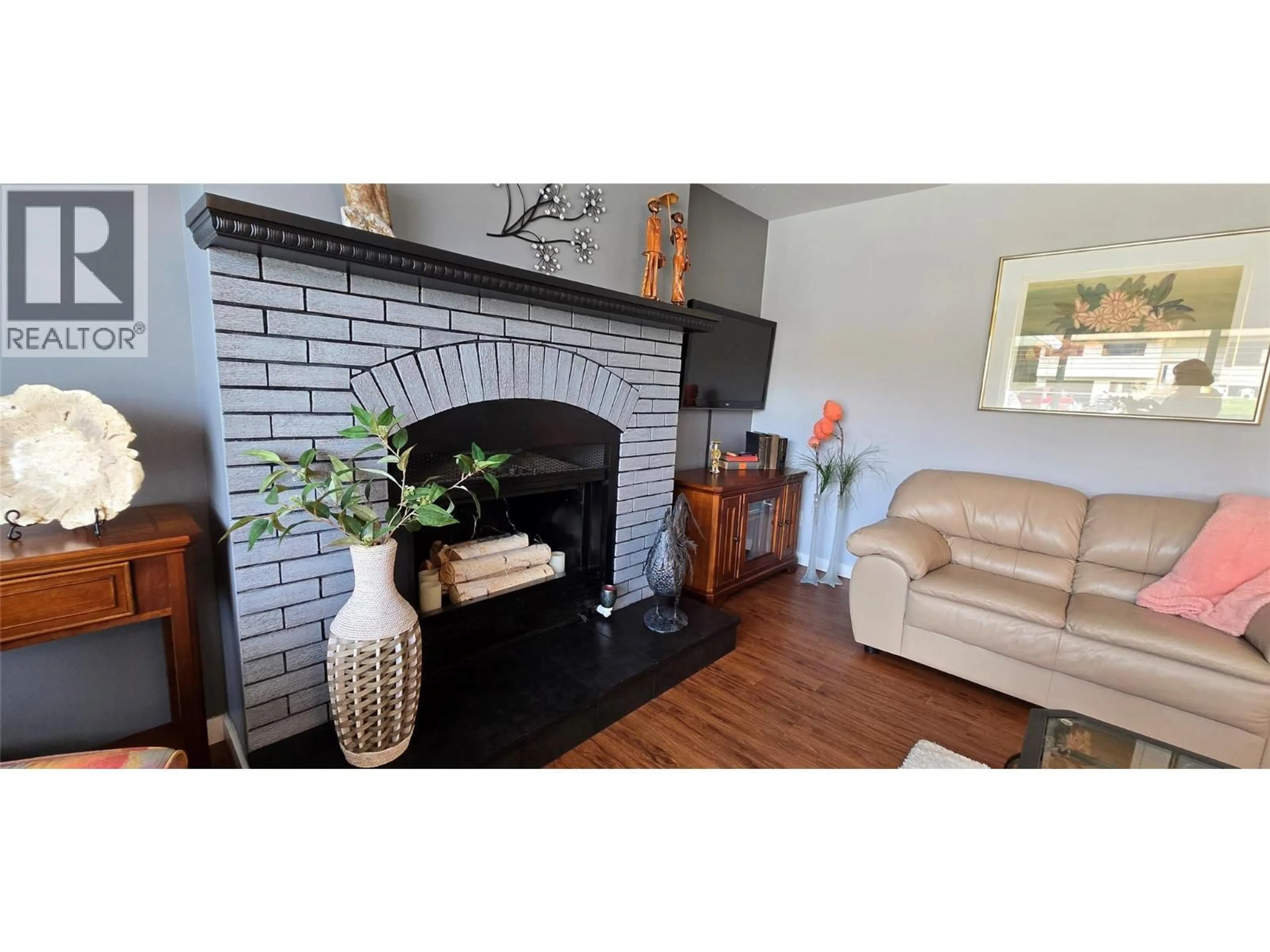 Living room with furniture, unknown for 9 SANTA ROSA PLACE, Osoyoos British Columbia V0H1V2