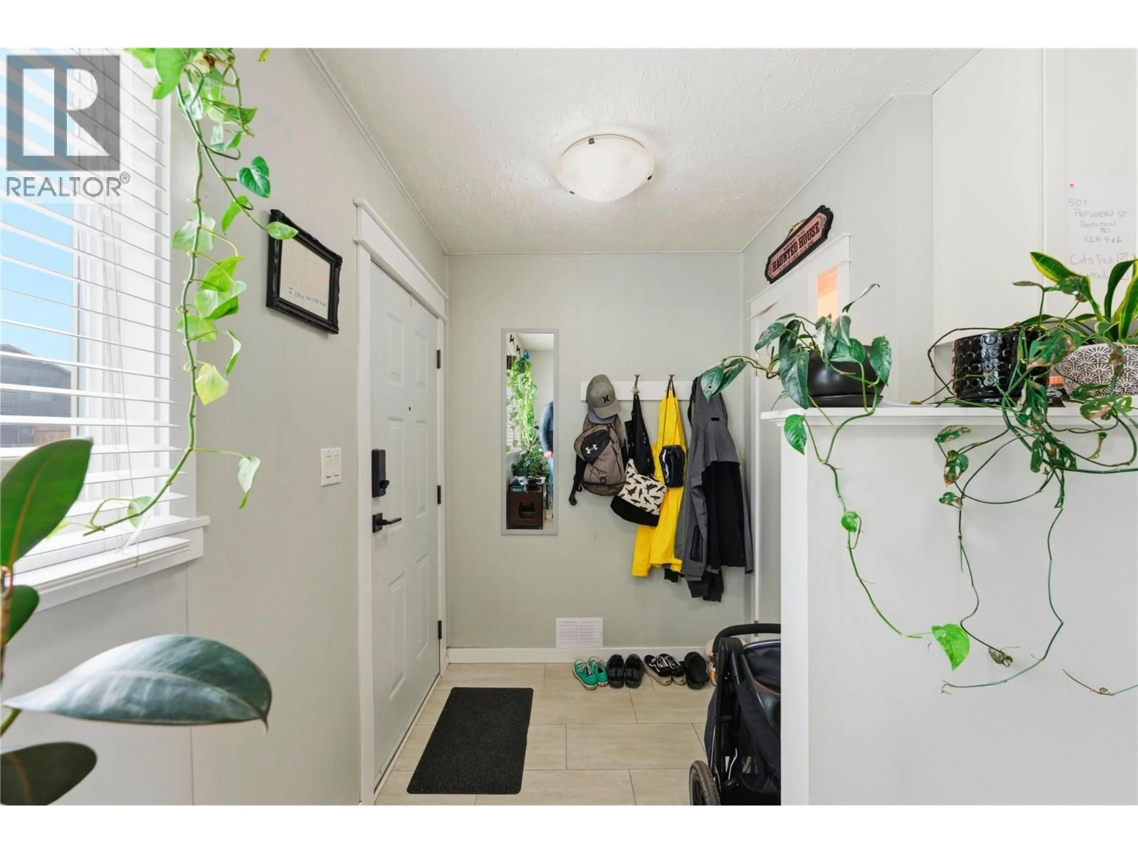 Indoor entryway for 3807 15 AVENUE, Vernon British Columbia V1T7Z8