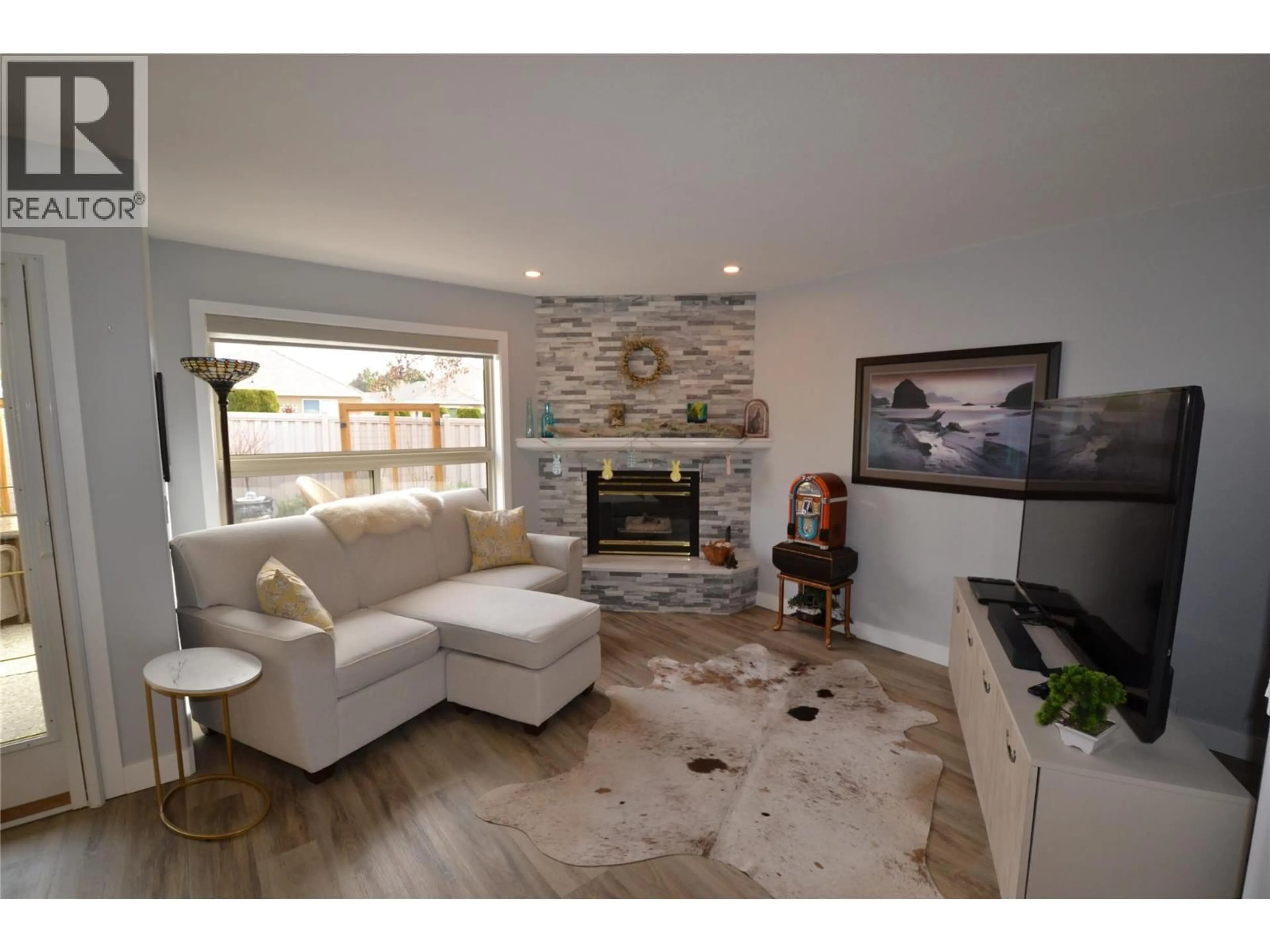 Living room with furniture, unknown for 454 - 2330 BUTT ROAD, Westbank British Columbia V4T2L3