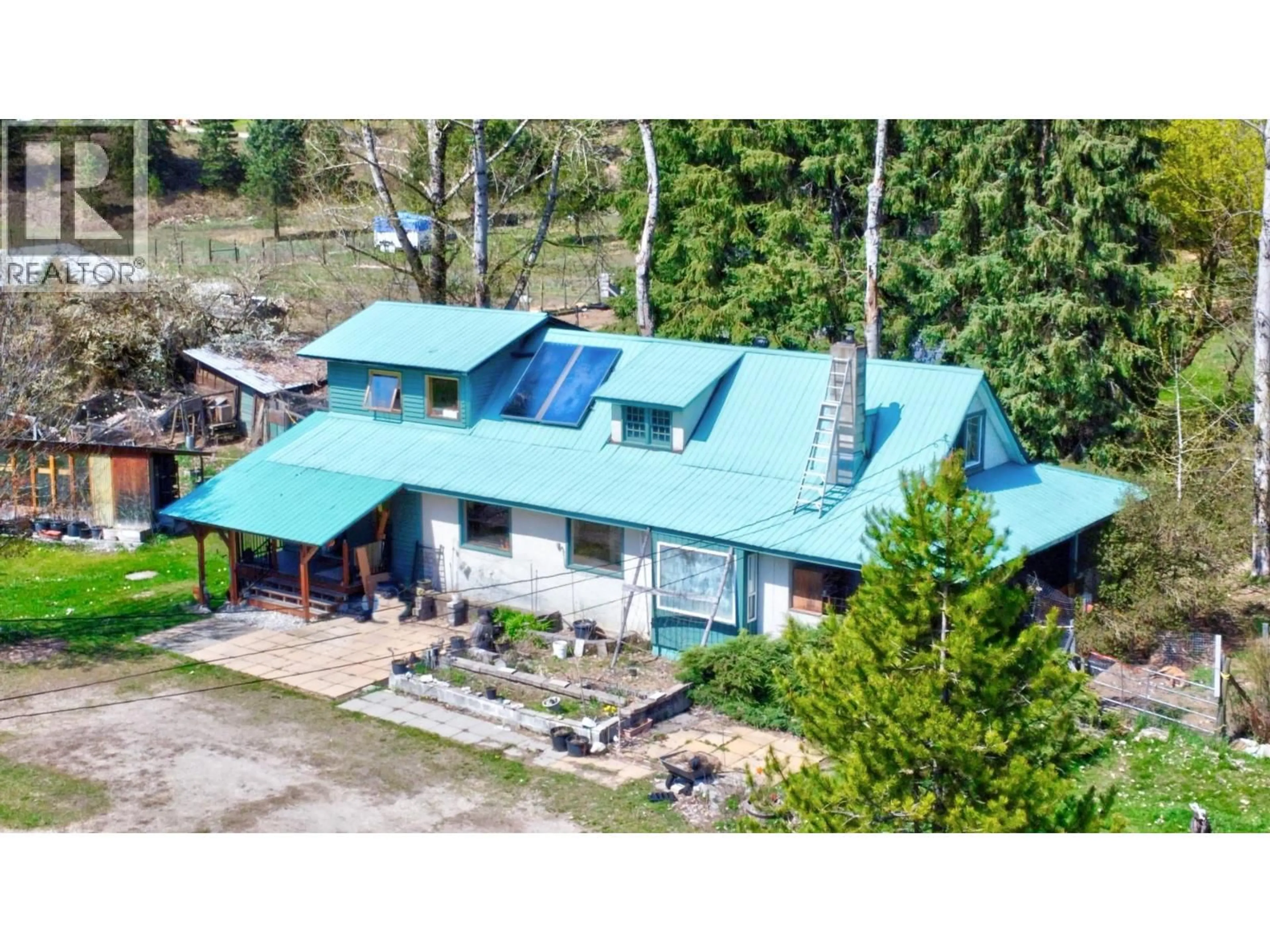 A pic from outside/outdoor area/front of a property/back of a property/a pic from drone, building for 3837 PASS CREEK ROAD, Crescent Valley British Columbia V0G1H1