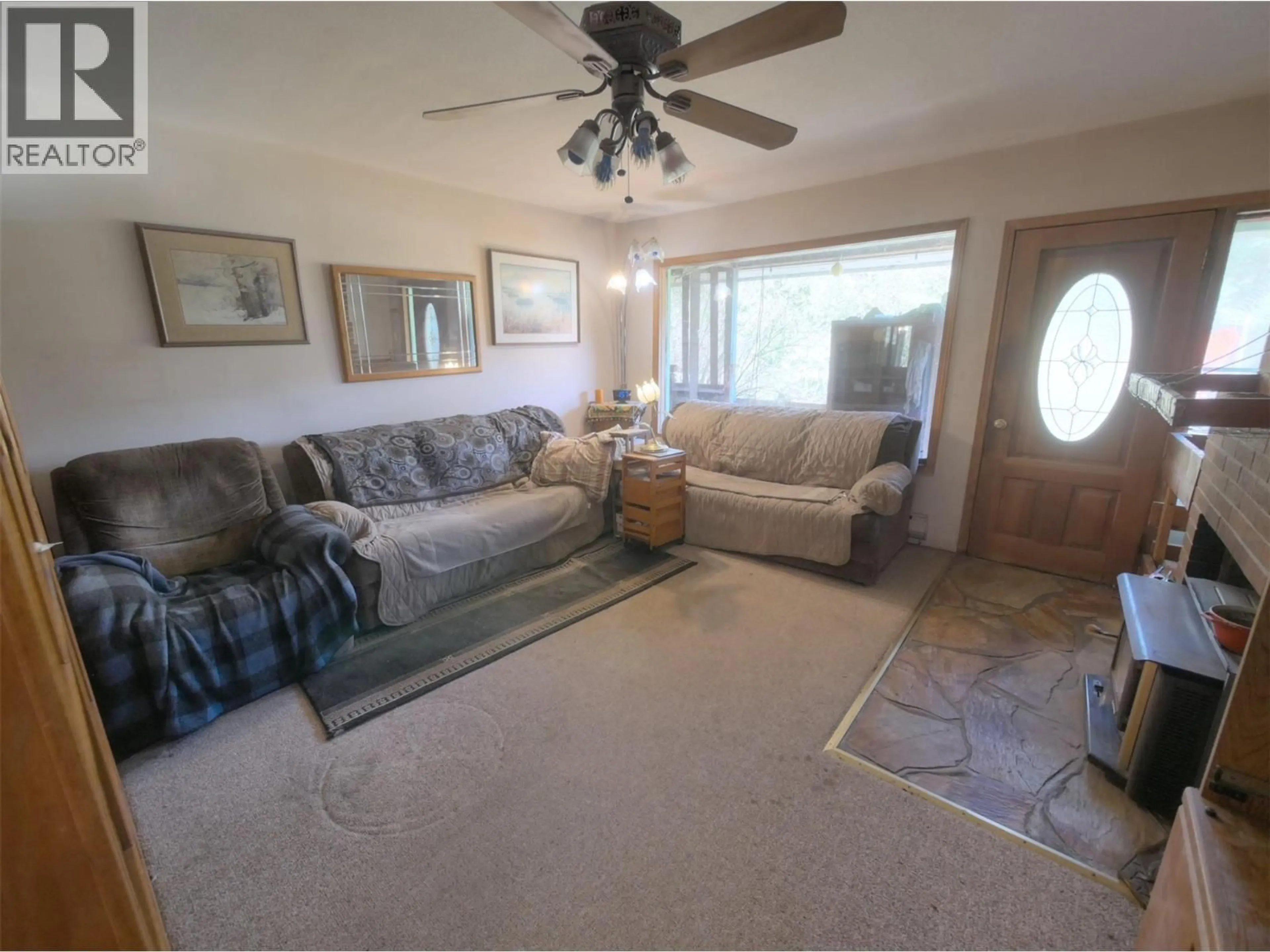 Living room with furniture, unknown for 3837 PASS CREEK ROAD, Crescent Valley British Columbia V0G1H1