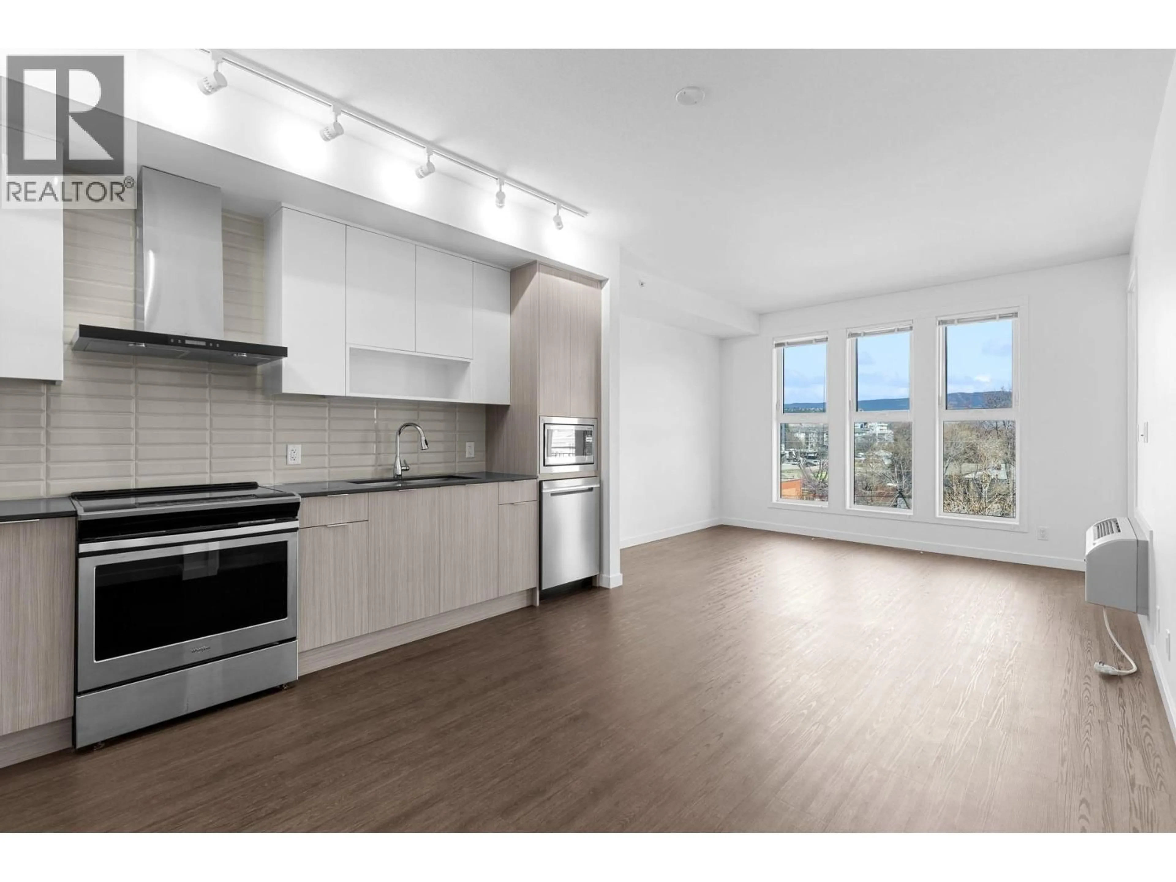 Open concept kitchen, wood/laminate floor for PH3 - 1800 RICHTER STREET, Kelowna British Columbia V1Y2M6