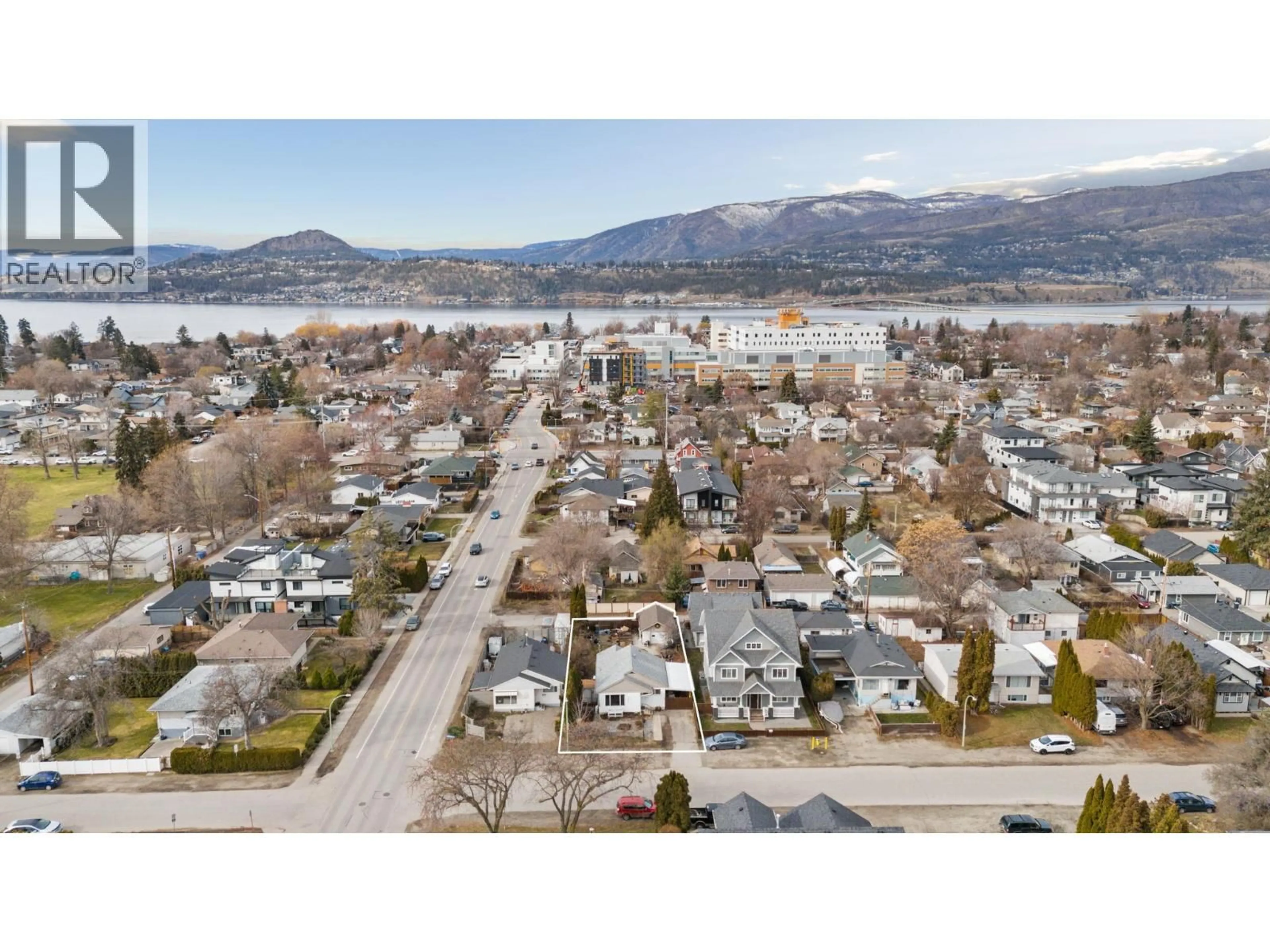 A pic from outside/outdoor area/front of a property/back of a property/a pic from drone, unknown for 2284 ABERDEEN STREET, Kelowna British Columbia V1Y2T4