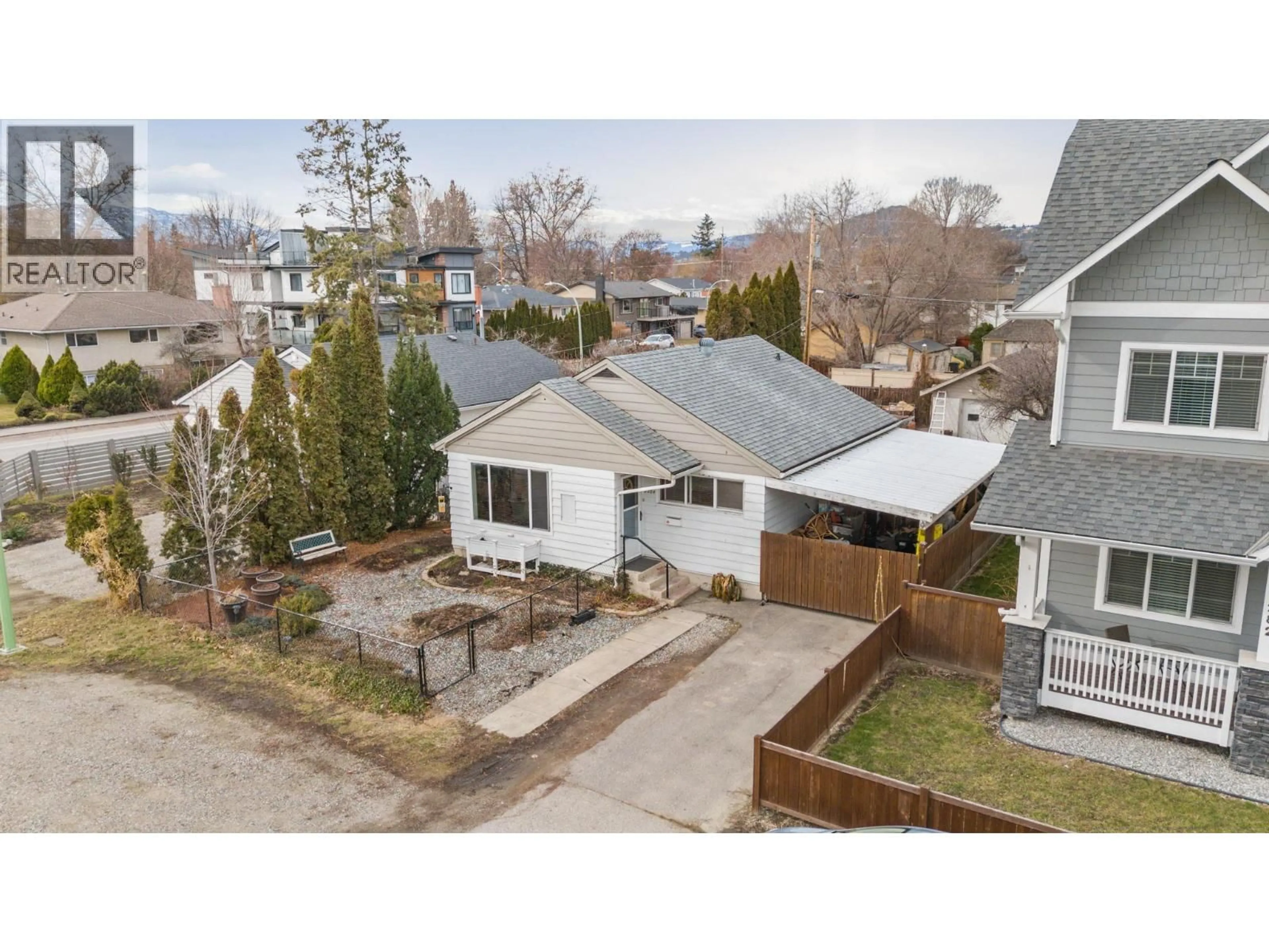 A pic from outside/outdoor area/front of a property/back of a property/a pic from drone, street for 2284 ABERDEEN STREET, Kelowna British Columbia V1Y2T4