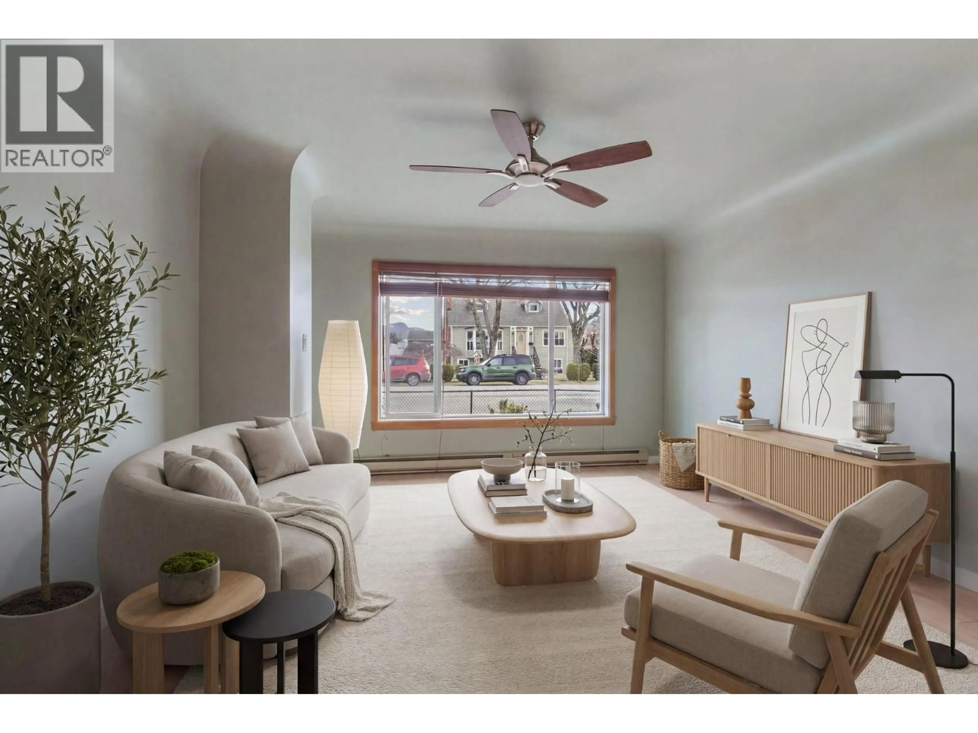 Living room with furniture, unknown for 2284 ABERDEEN STREET, Kelowna British Columbia V1Y2T4