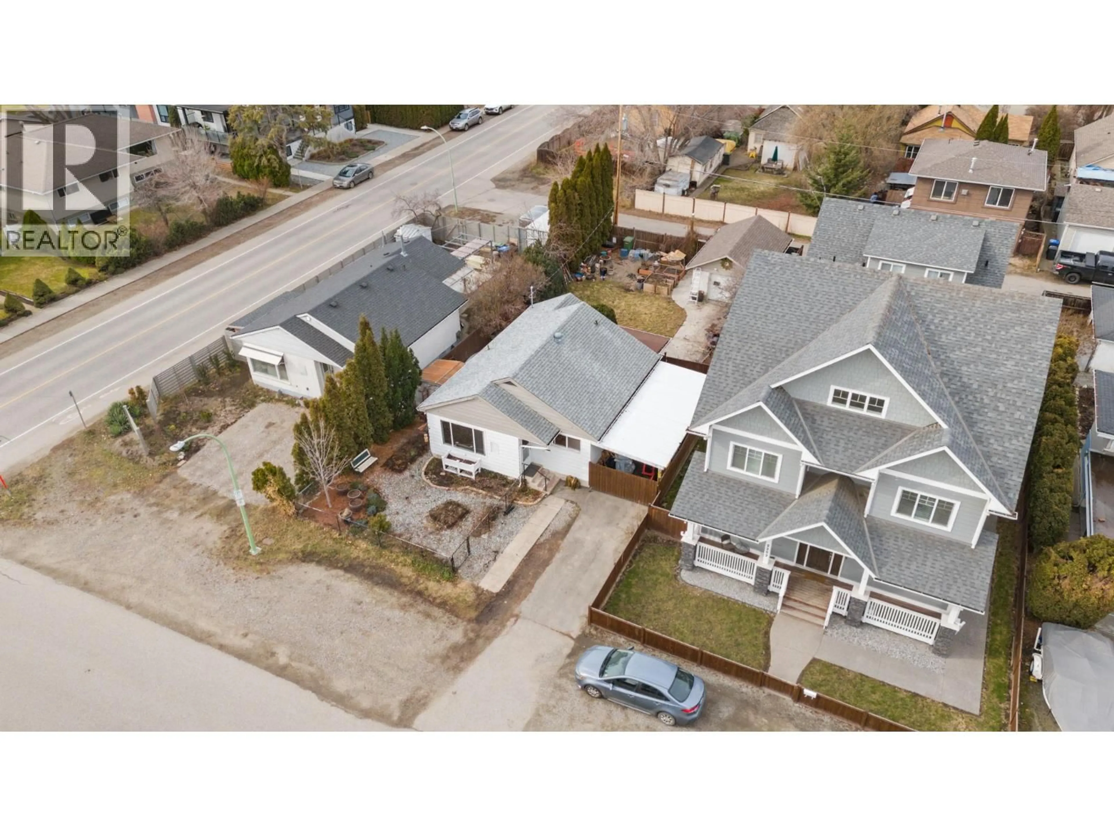 A pic from outside/outdoor area/front of a property/back of a property/a pic from drone, street for 2284 ABERDEEN STREET, Kelowna British Columbia V1Y2T4