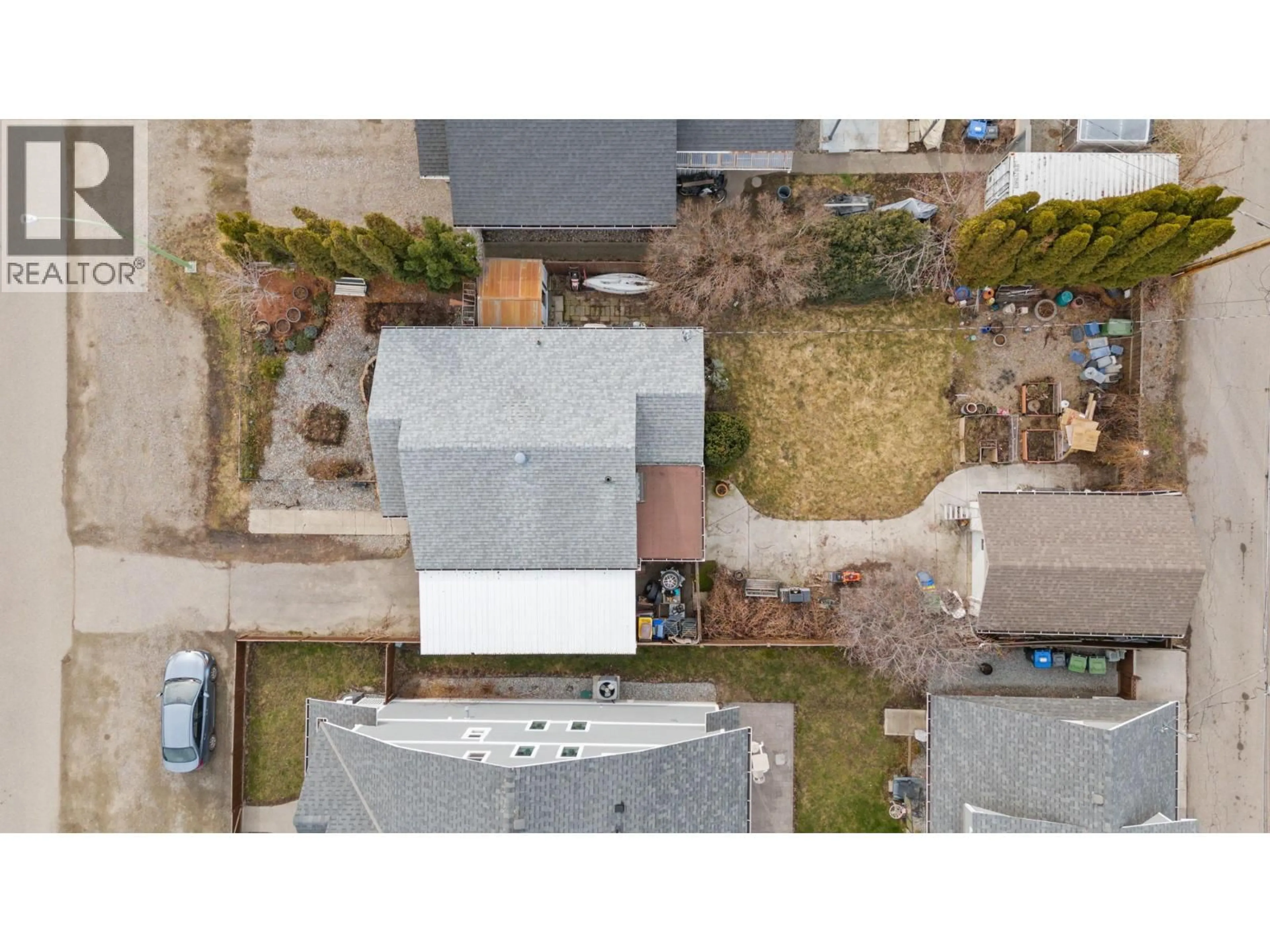 A pic from outside/outdoor area/front of a property/back of a property/a pic from drone, street for 2284 ABERDEEN STREET, Kelowna British Columbia V1Y2T4