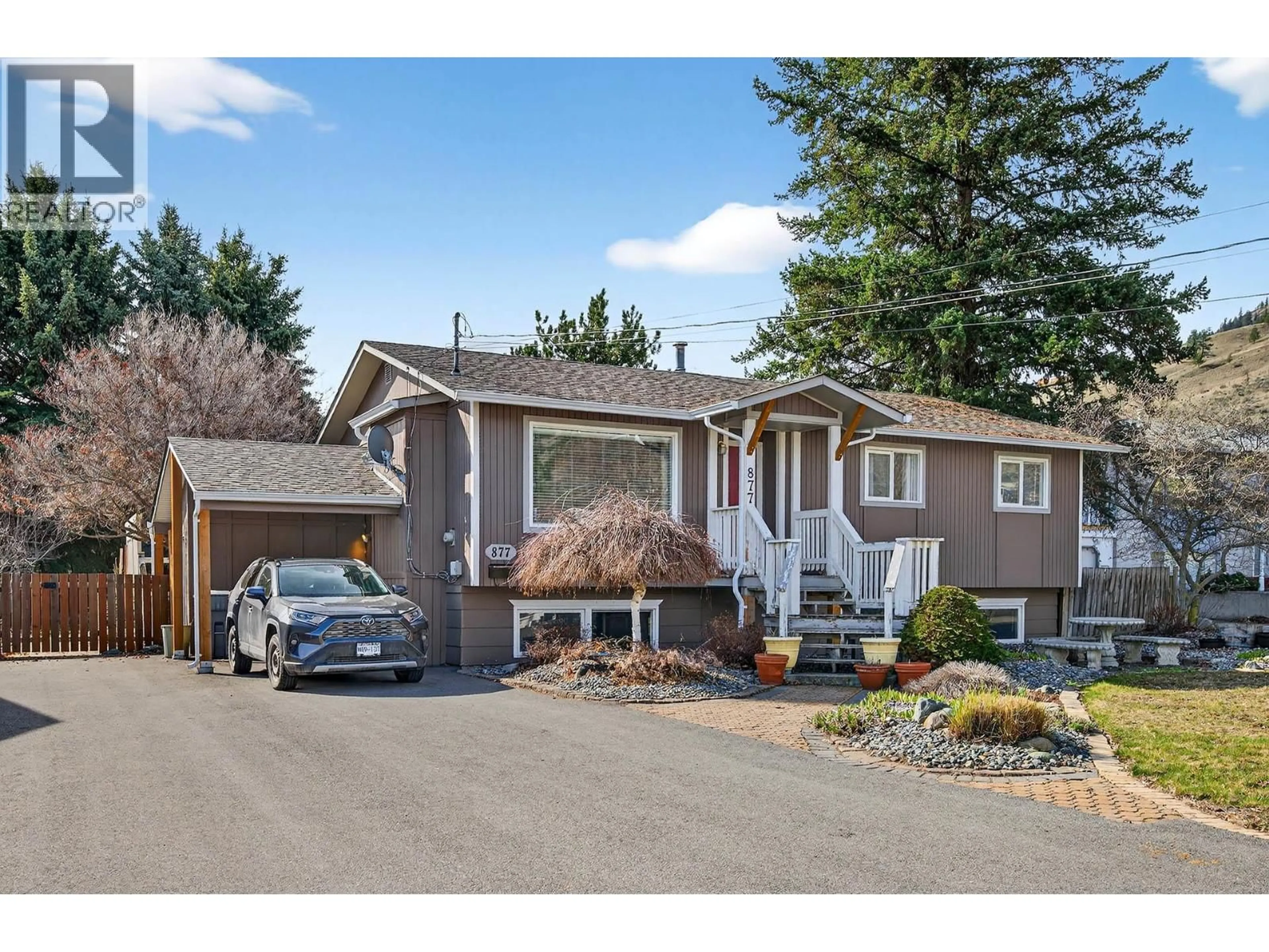 Home with vinyl exterior material, street for 877 MCARTHUR DRIVE, Kamloops British Columbia V2B7L4