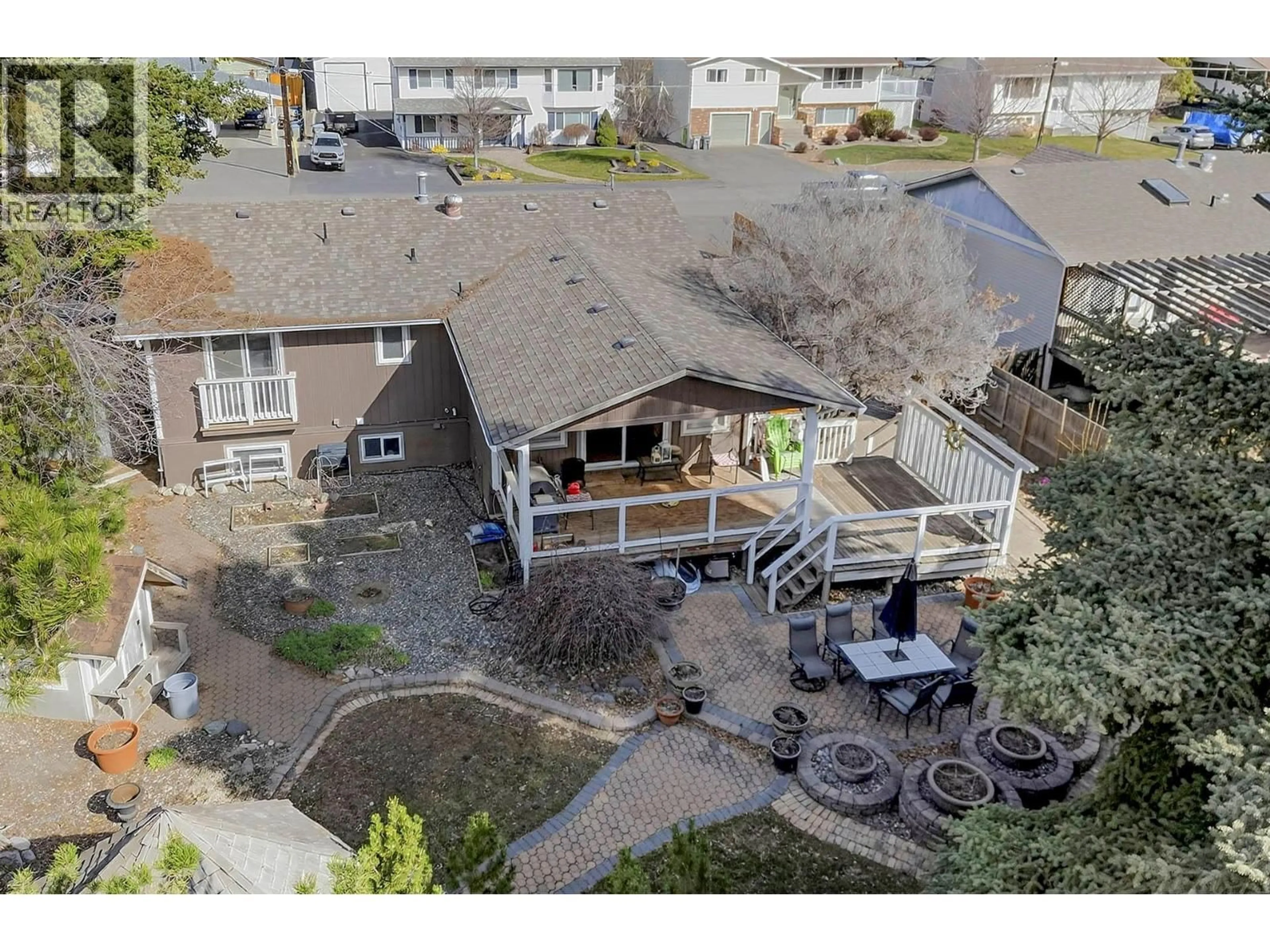 A pic from outside/outdoor area/front of a property/back of a property/a pic from drone, street for 877 MCARTHUR DRIVE, Kamloops British Columbia V2B7L4