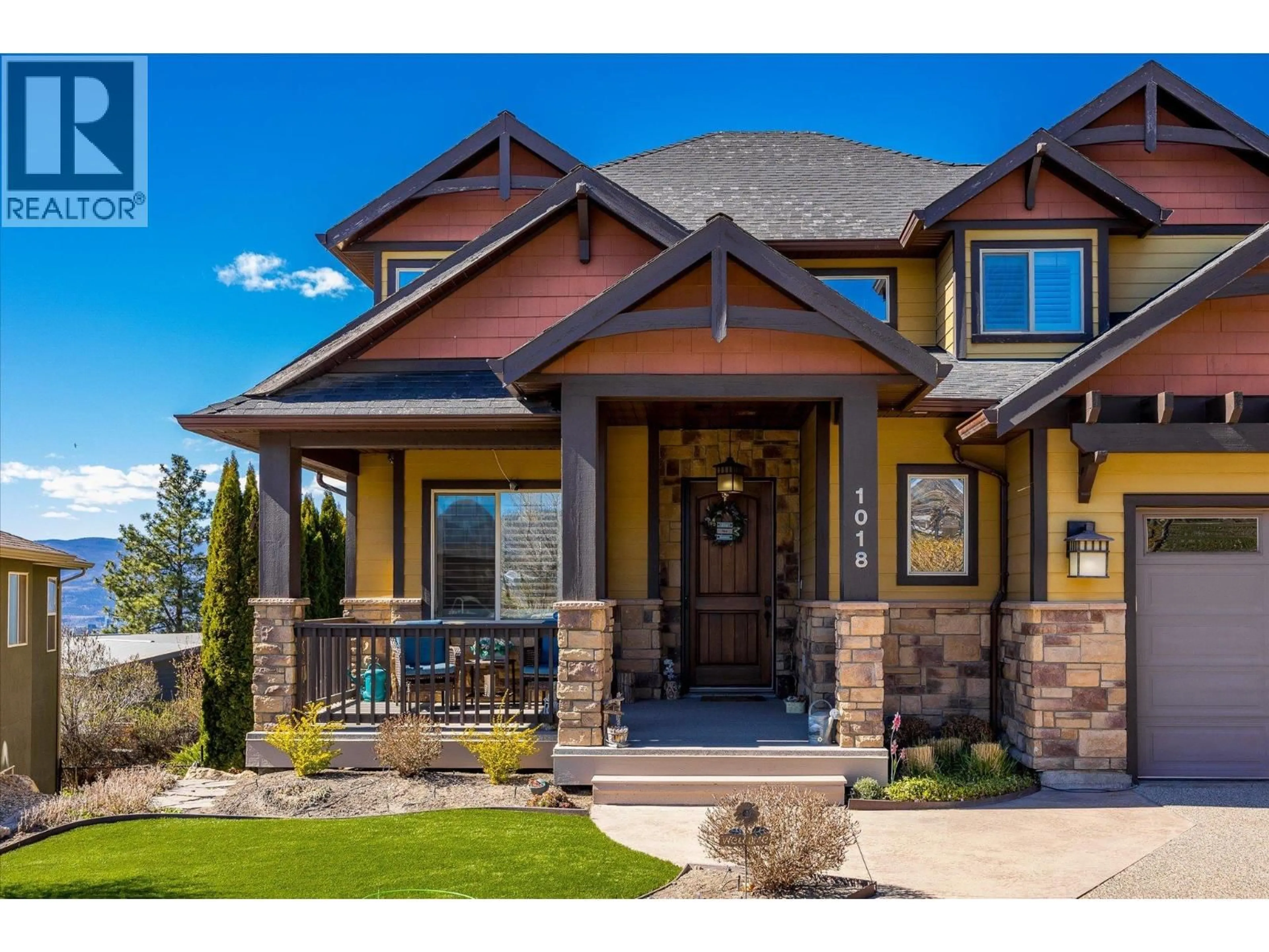 Home with brick exterior material, mountain view for 1018 HUME AVENUE, Kelowna British Columbia V1P1P2