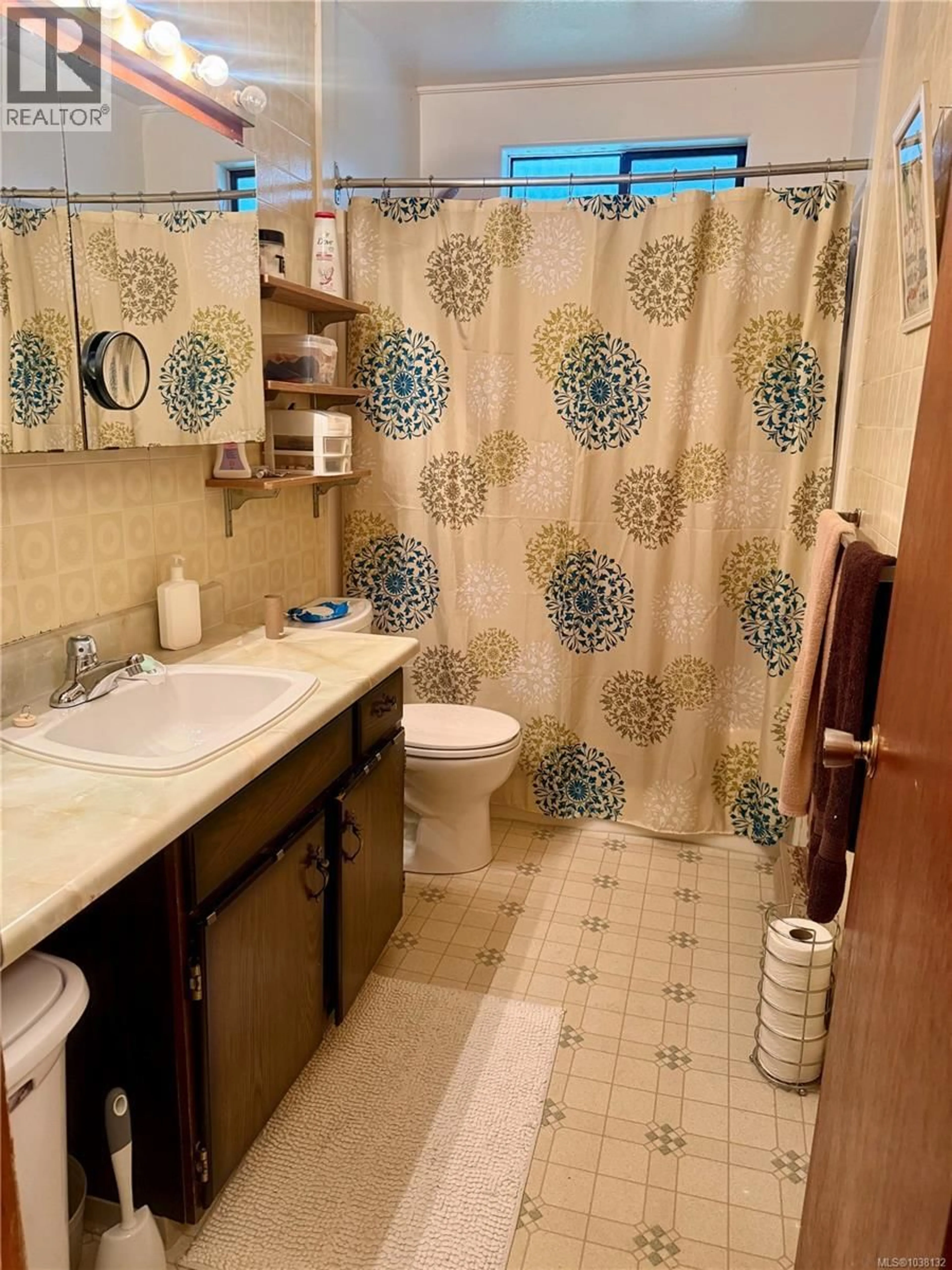 Standard bathroom, unknown for 22 SAVOY ROAD, Lake Cowichan British Columbia V0R2G0