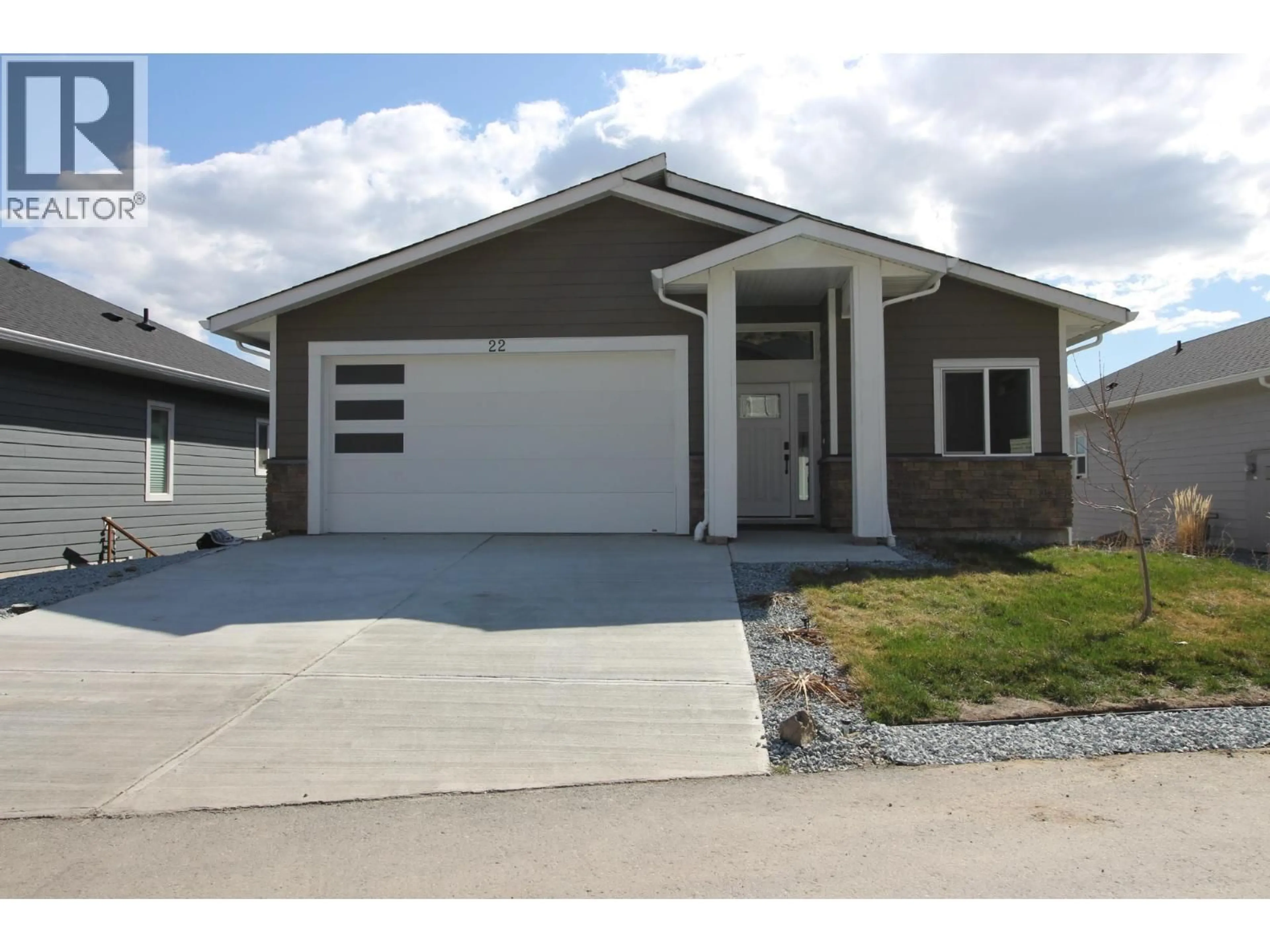 Home with vinyl exterior material, street for 22 - 1900 ORD ROAD, Kamloops British Columbia V2B0B6