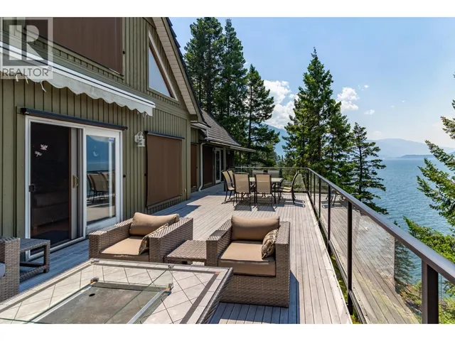17222 PILOT BAY ROAD, Kootenay Bay