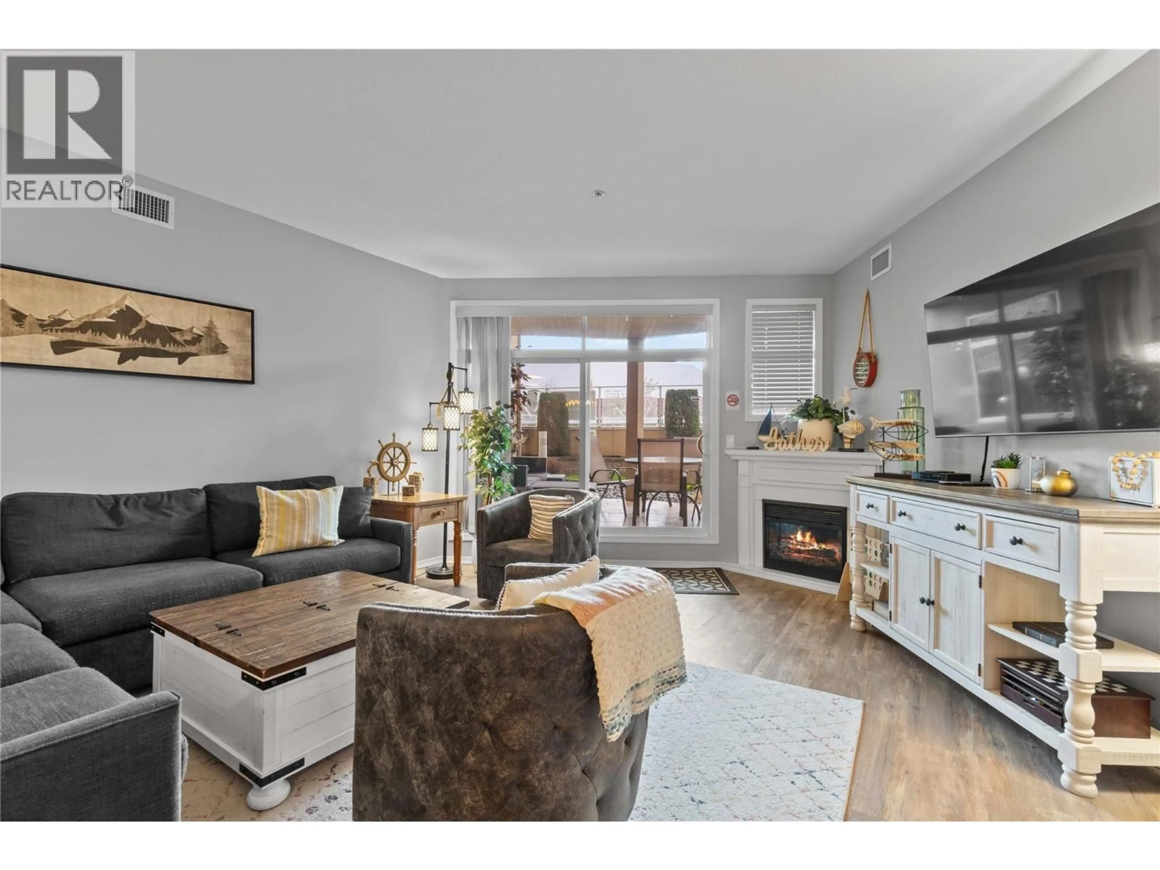 Living room with furniture, wood/laminate floor for 331 - 1088 SUNSET DRIVE, Kelowna British Columbia V1Y9W1