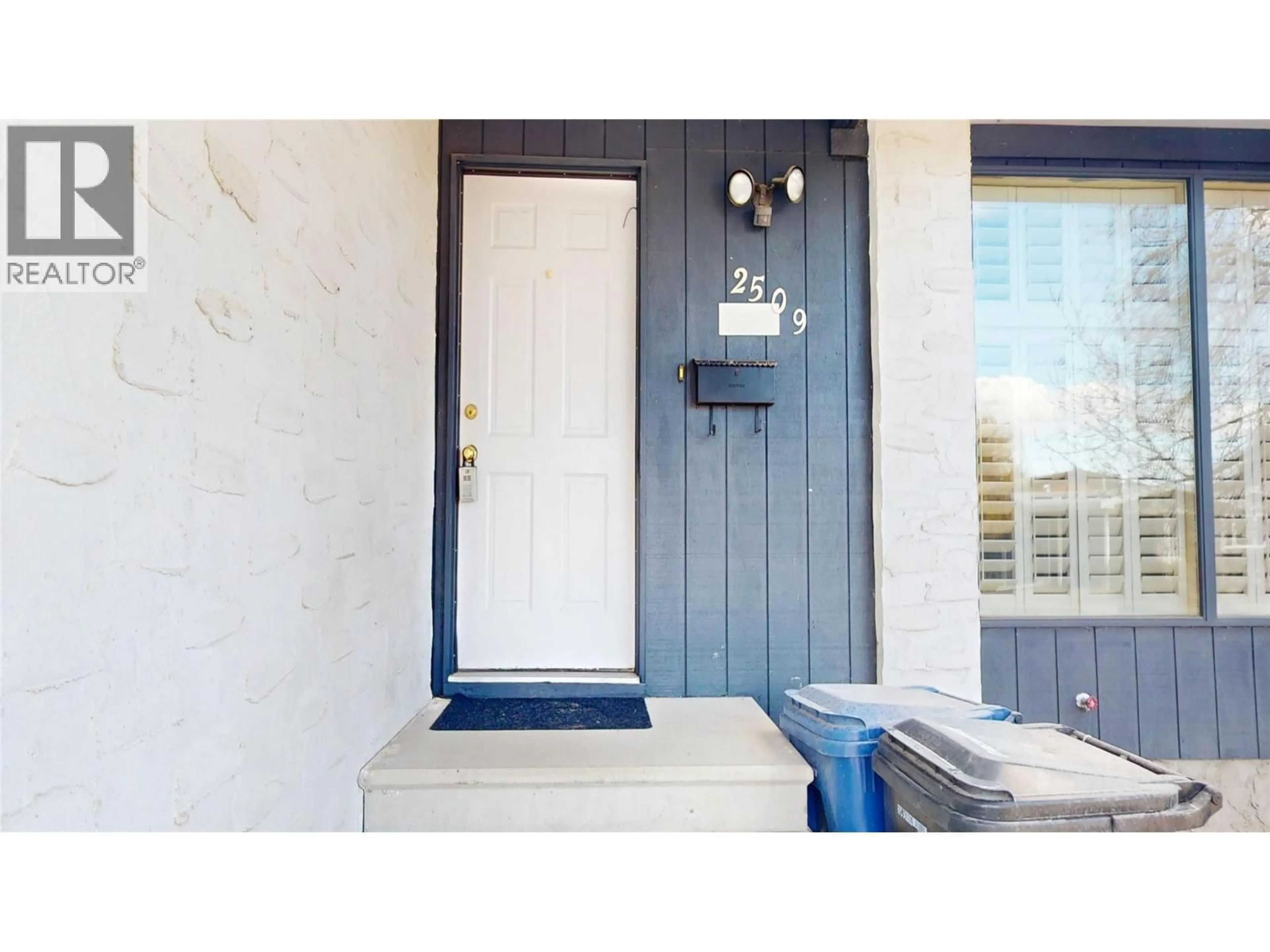 Indoor entryway for 2509 3RD STREET SOUTH, Cranbrook British Columbia V1C4W4