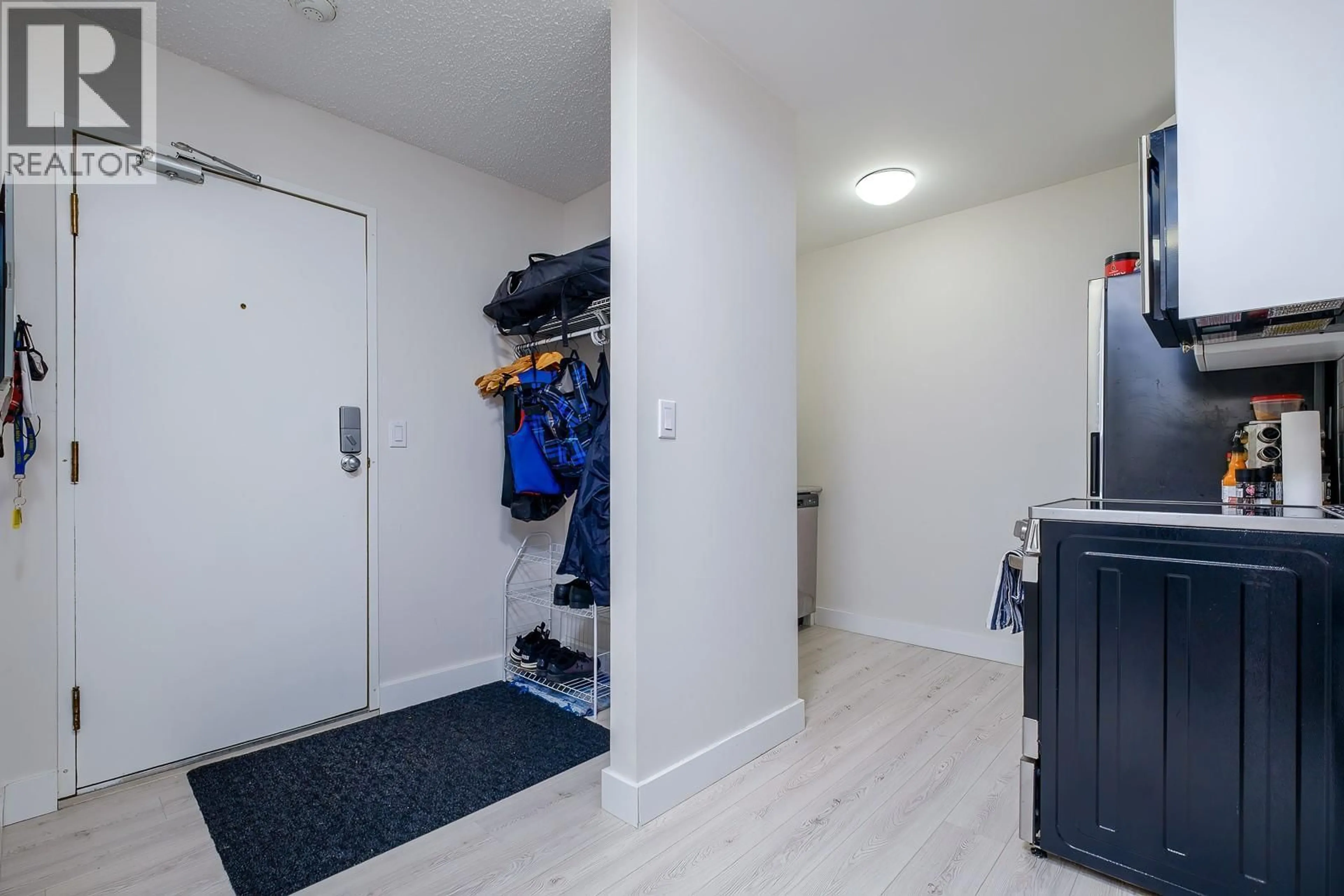 Indoor entryway for 208 - 1510 NICKELPLATE ROAD, Rossland British Columbia V0G1Y0