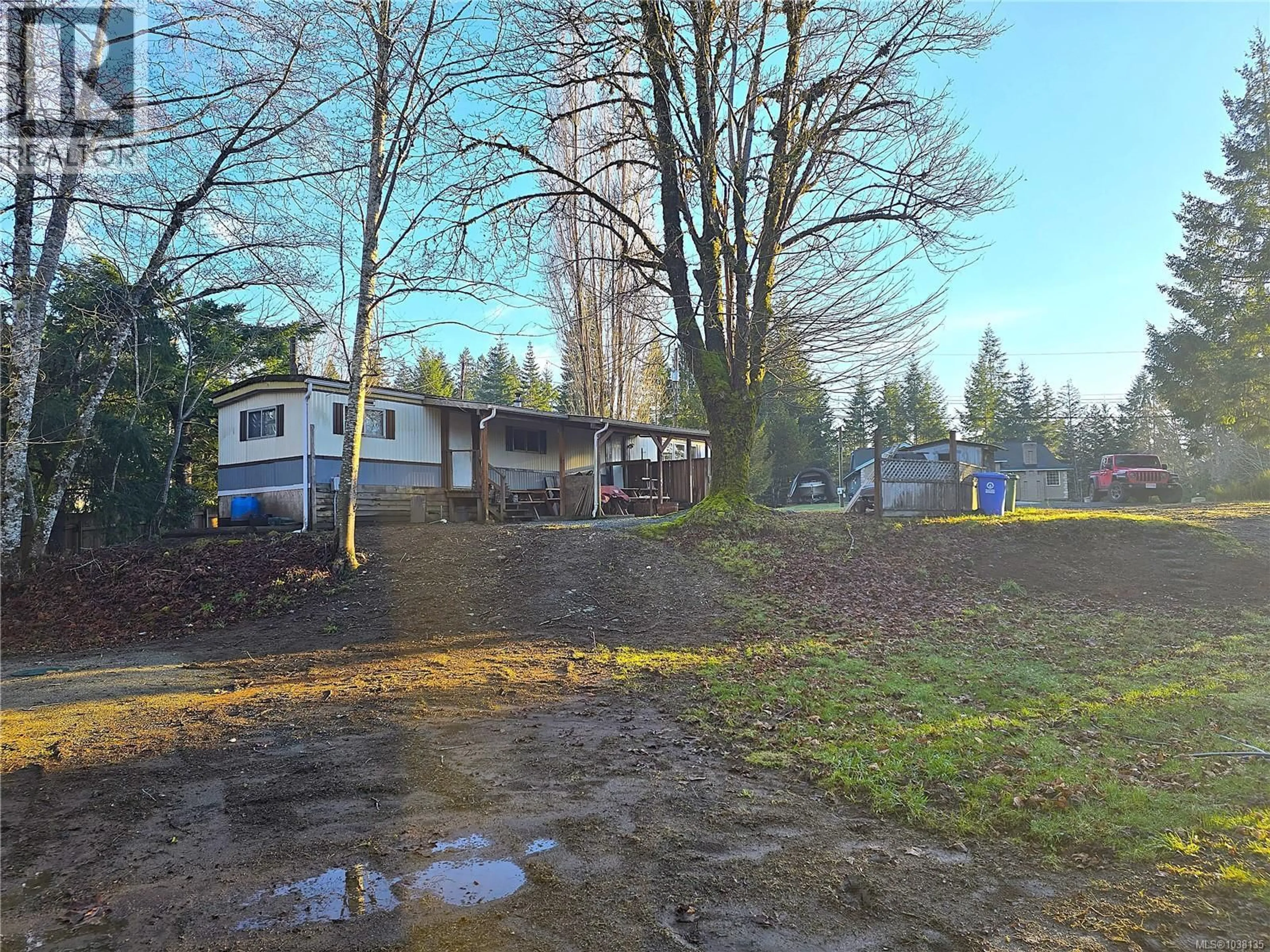 A pic from outside/outdoor area/front of a property/back of a property/a pic from drone, unknown for 3 - 2831 BURDE STREET, Port Alberni British Columbia V9Y7M4