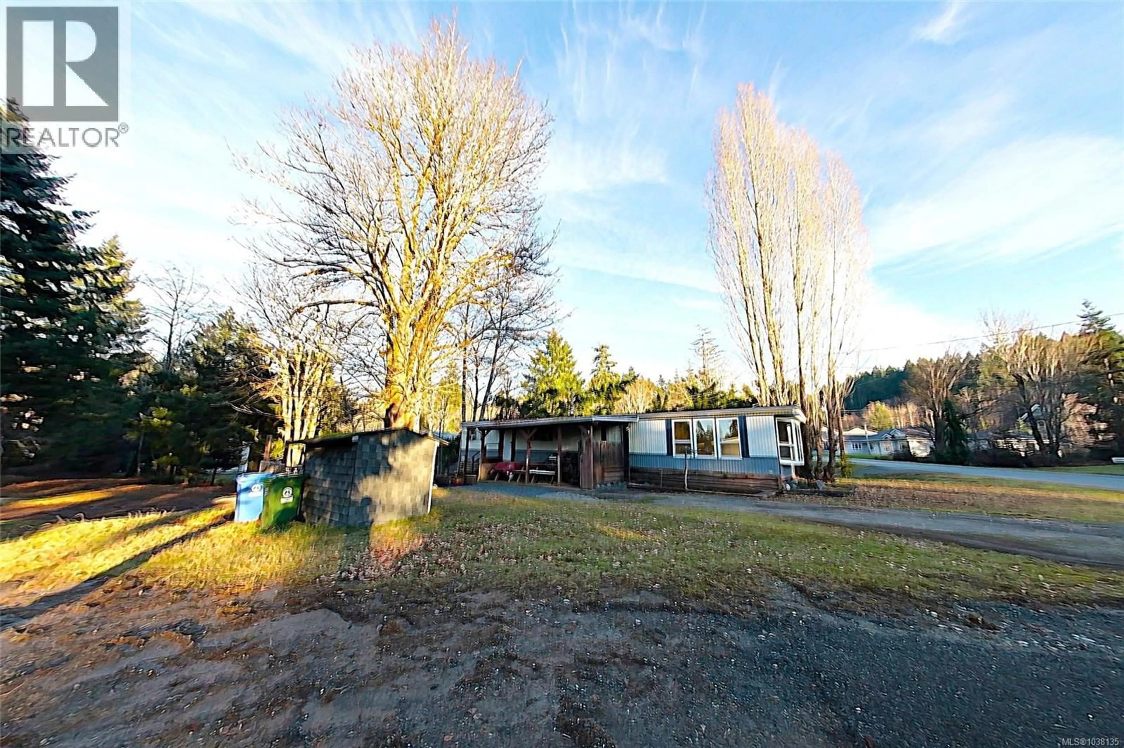 A pic from outside/outdoor area/front of a property/back of a property/a pic from drone, unknown for 3 - 2831 BURDE STREET, Port Alberni British Columbia V9Y7M4