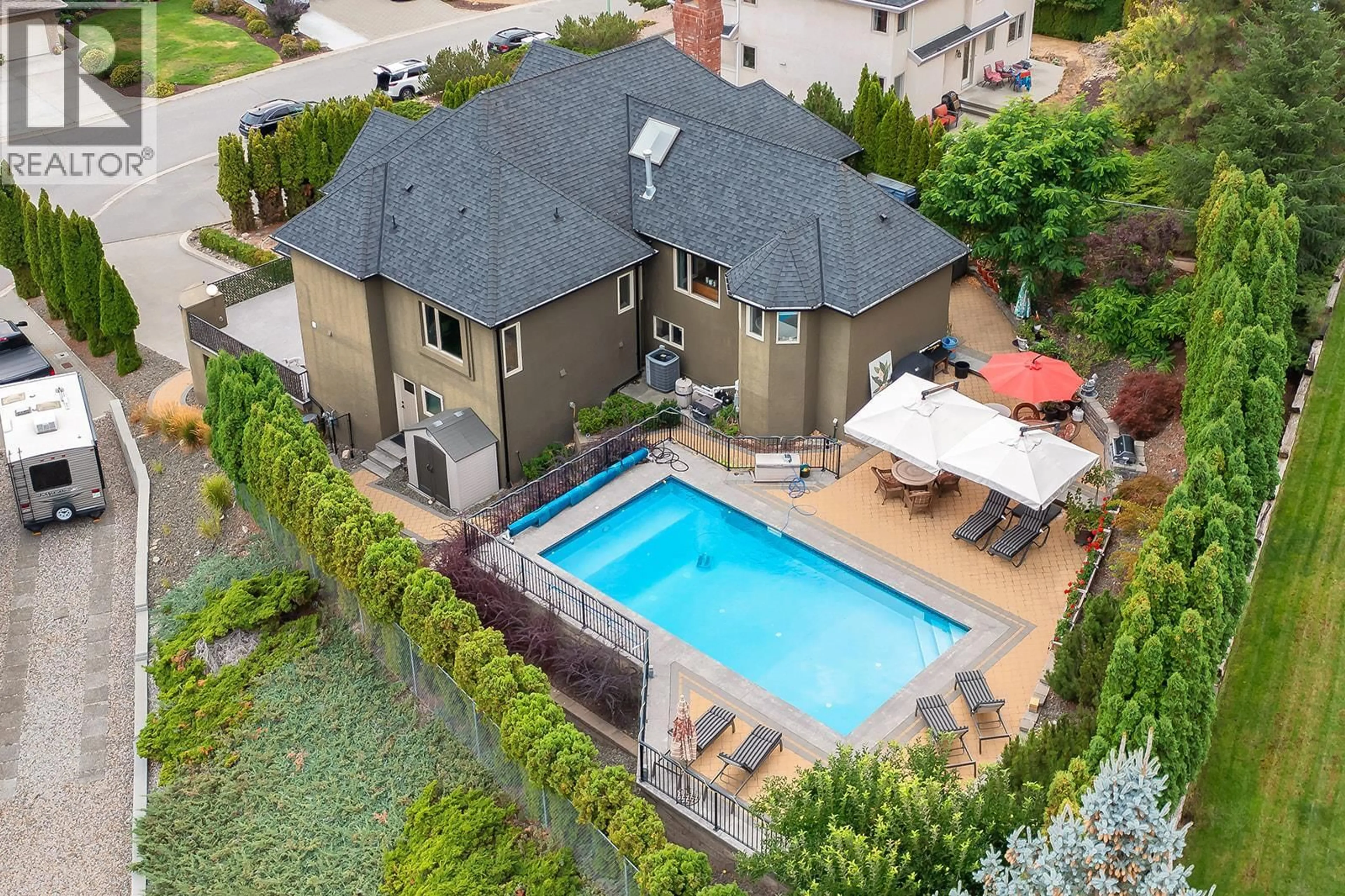Pool for 2376 NAHANNI COURT, Kelowna British Columbia V1V1N1