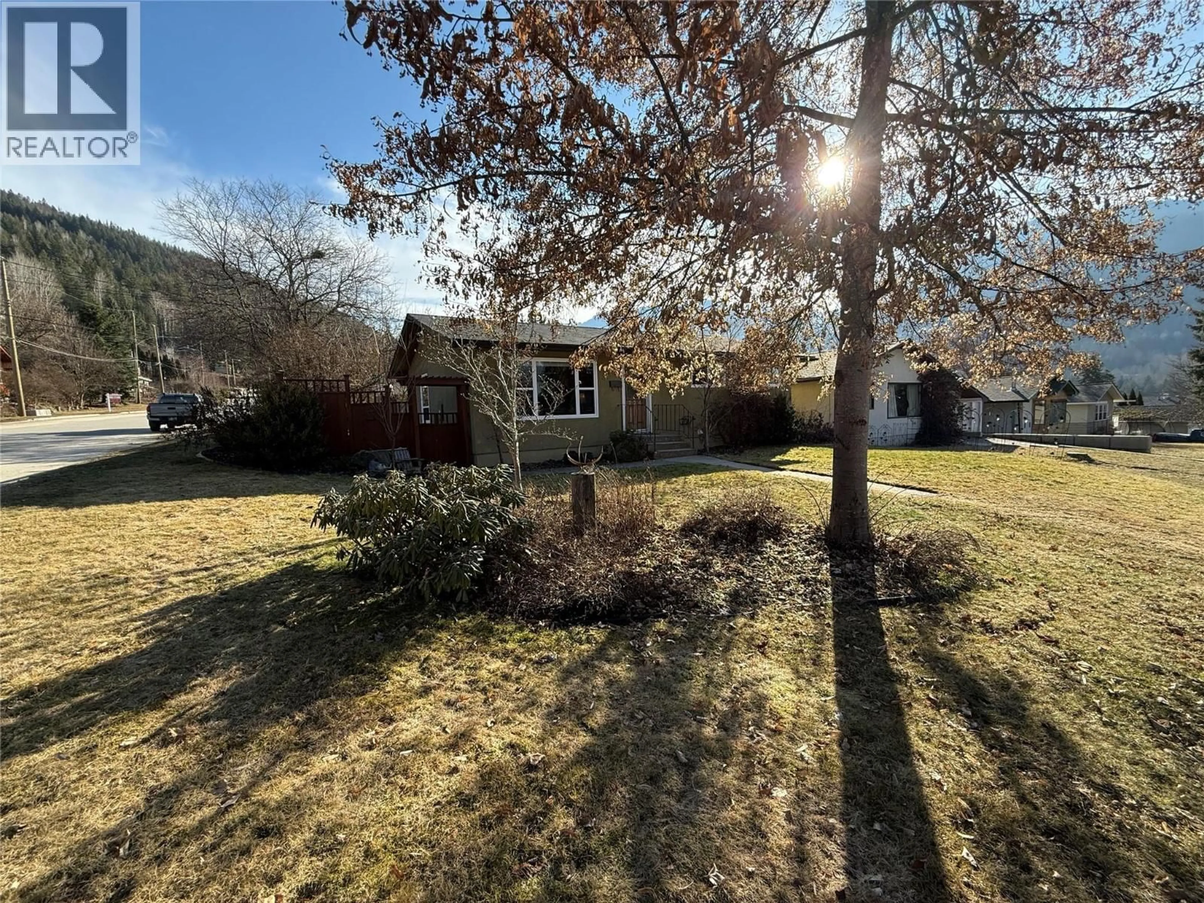 A pic from outside/outdoor area/front of a property/back of a property/a pic from drone, street for 224 HOWE STREET, Nelson British Columbia V1L5M8