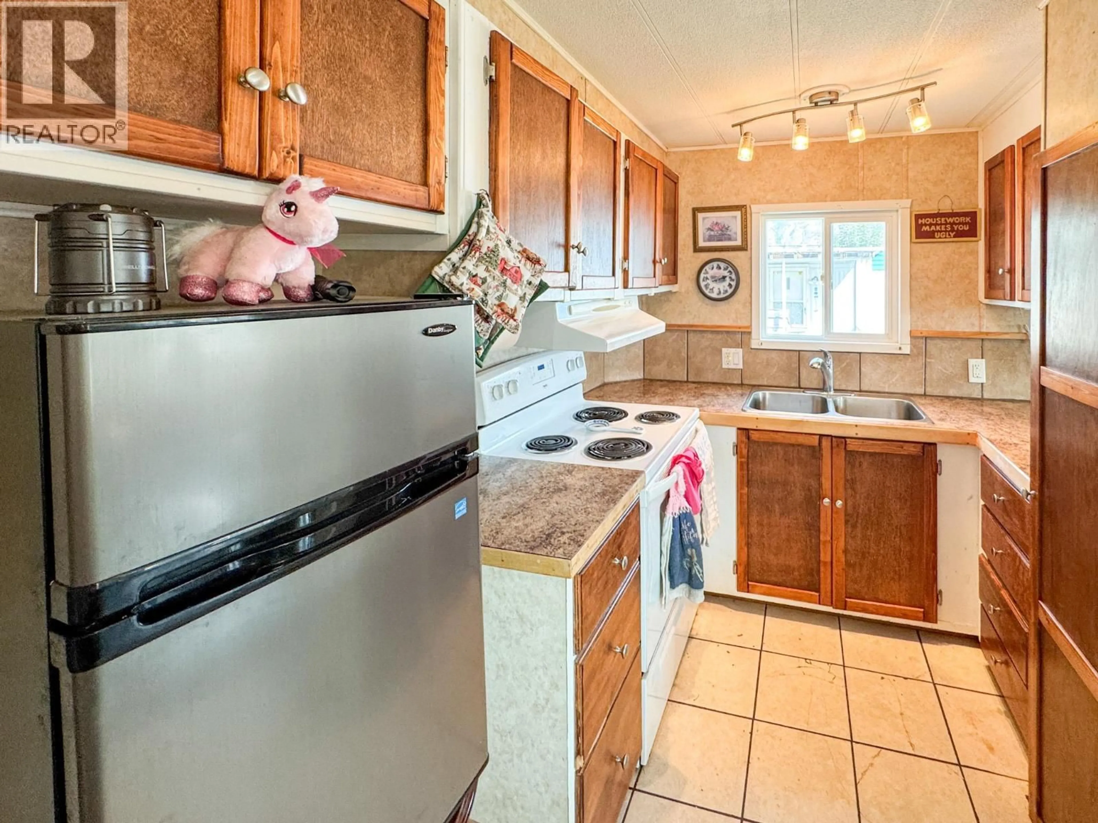 Standard kitchen, ceramic/tile floor for 4 - 7614 97TH STREET, Osoyoos British Columbia V0H1V5