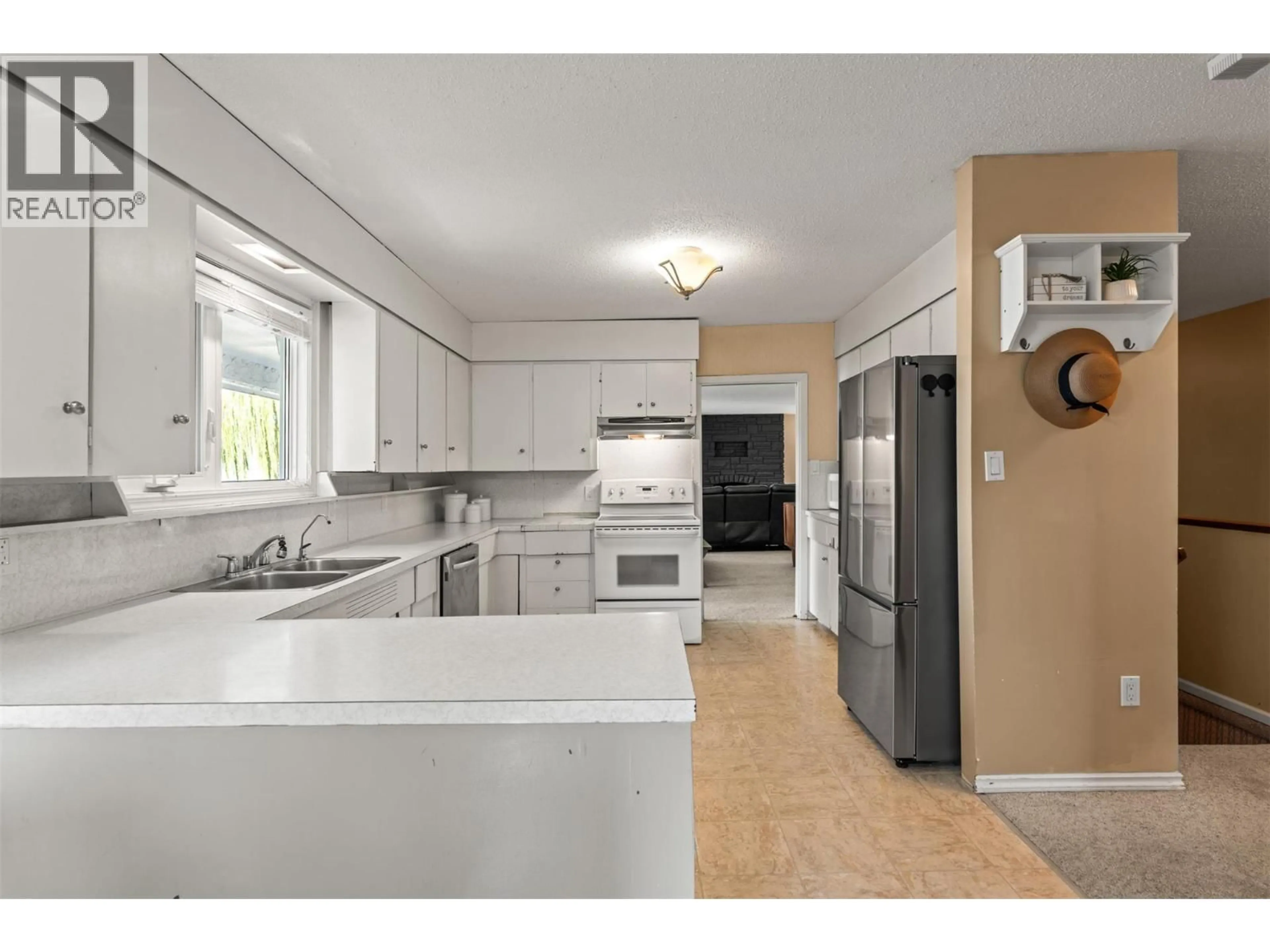 Open concept kitchen, unknown for 8997 PETERS ROAD, Vernon British Columbia V1H1K1