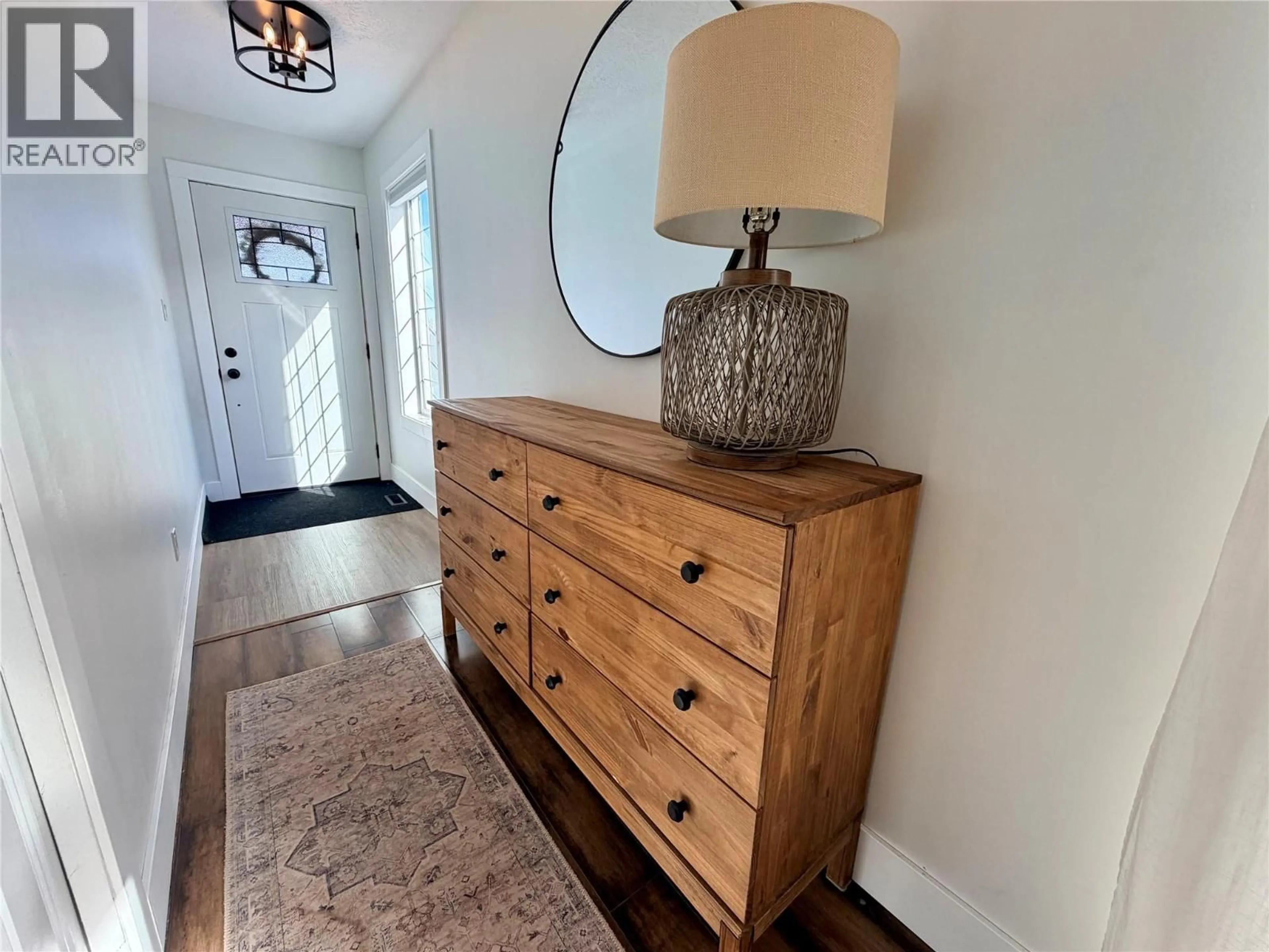 Indoor entryway for 1327 101 AVENUE, Dawson Creek British Columbia V1G2A4