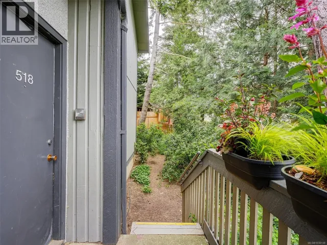 518 CARNATION PLACE, Saanich 2