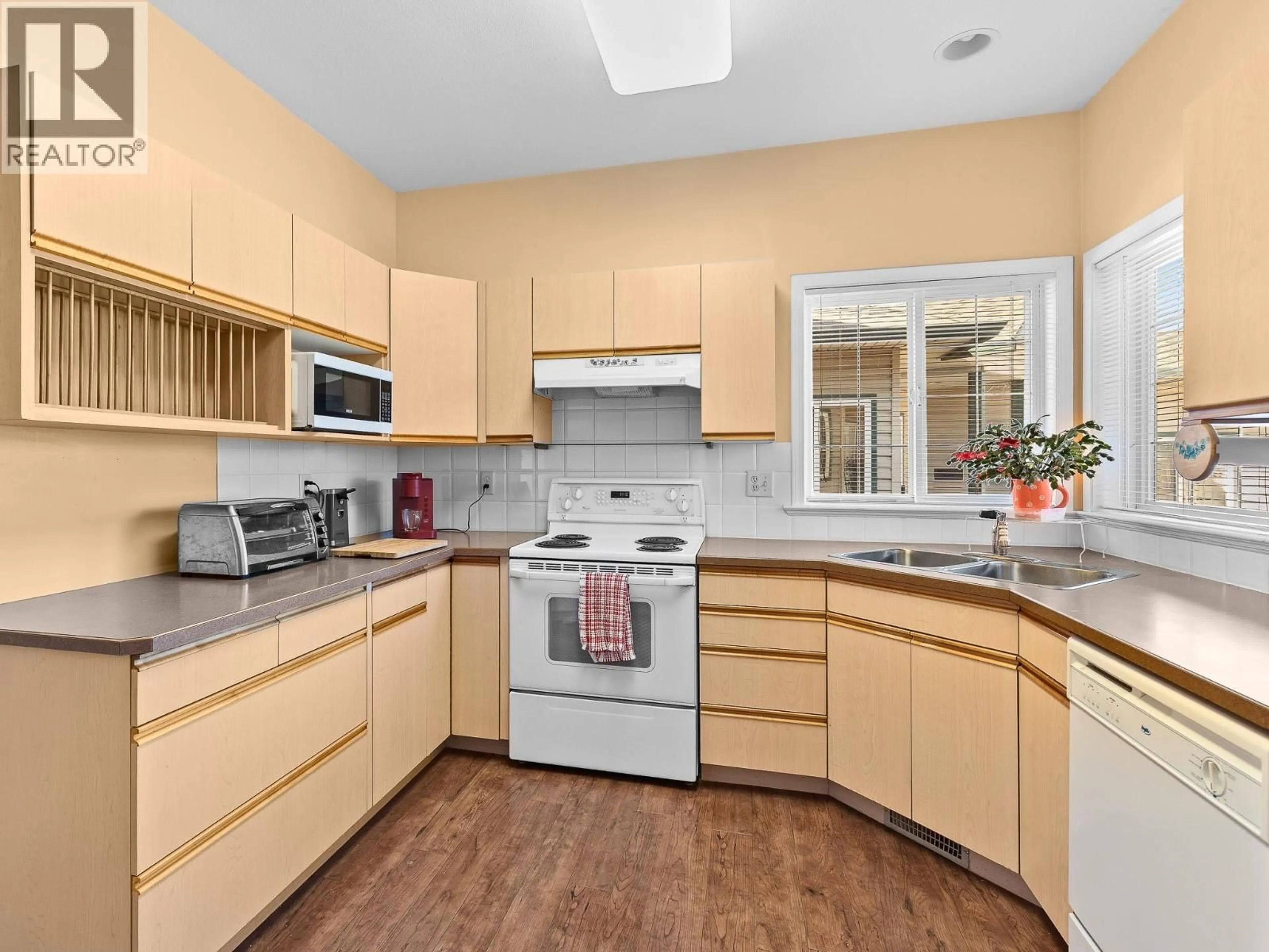 Standard kitchen, unknown for 104 - 11387 BOTTOM WOOD LAKE ROAD, Lake Country British Columbia V4V2L4