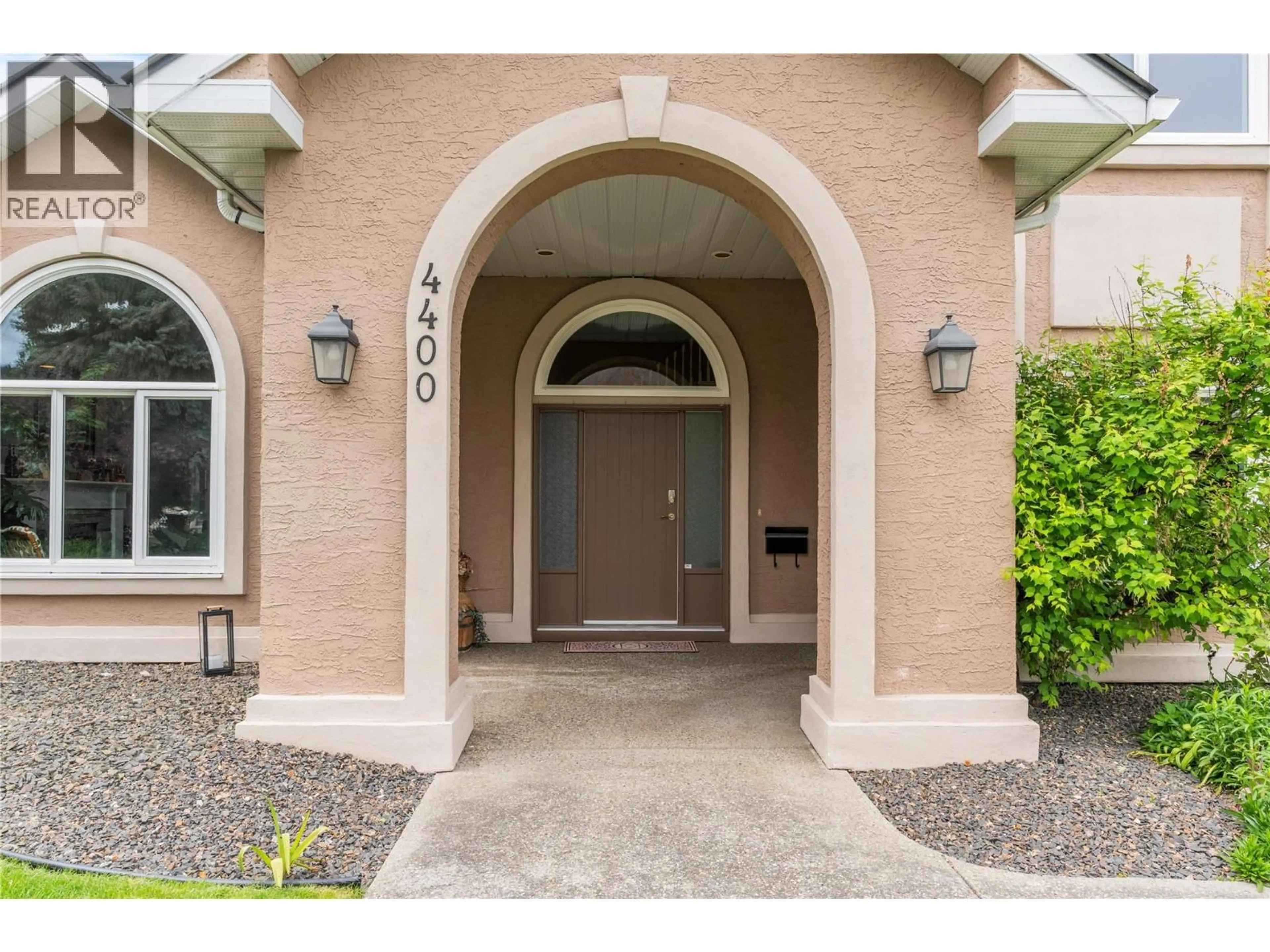 Indoor entryway for 4400 CRYSTAL DRIVE, Vernon British Columbia V1T8V5