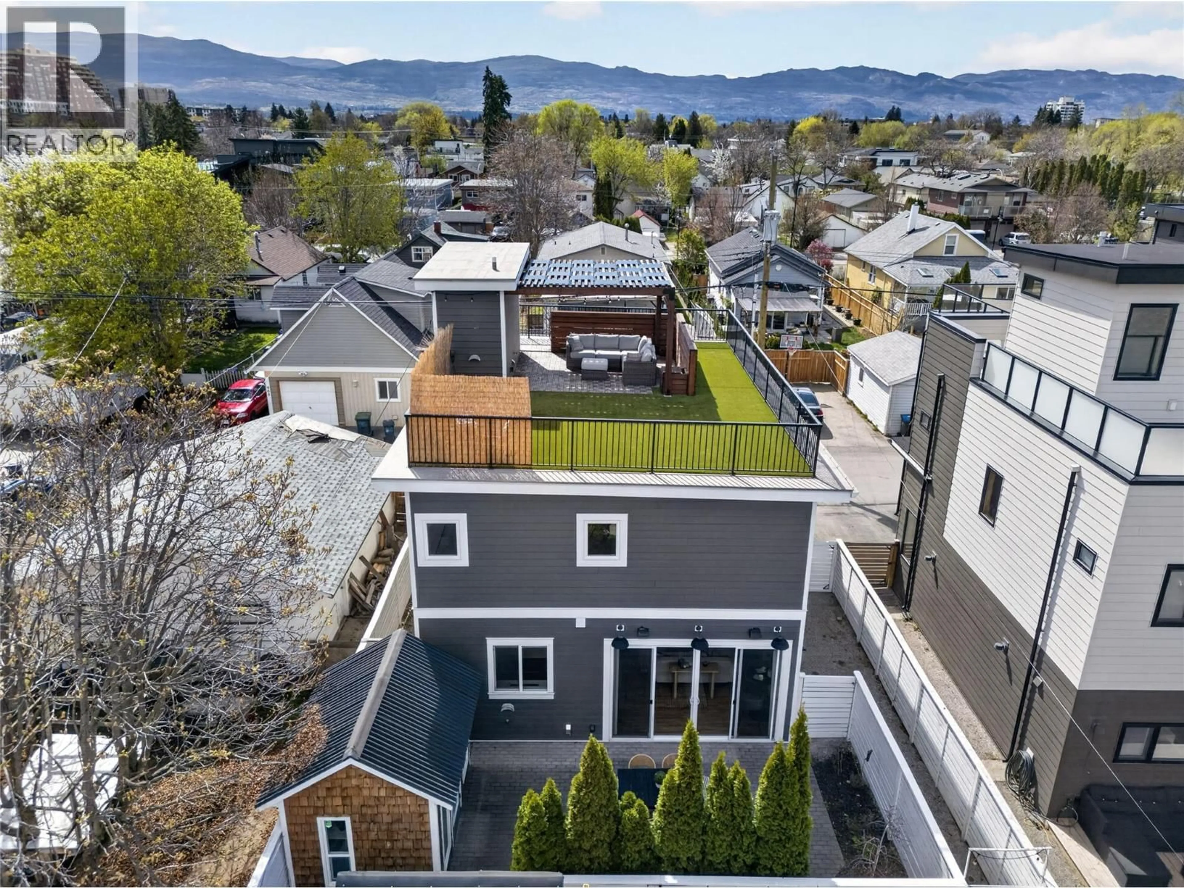 A pic from outside/outdoor area/front of a property/back of a property/a pic from drone, unknown for 955 CORONATION AVENUE, Kelowna British Columbia V1Y7A6