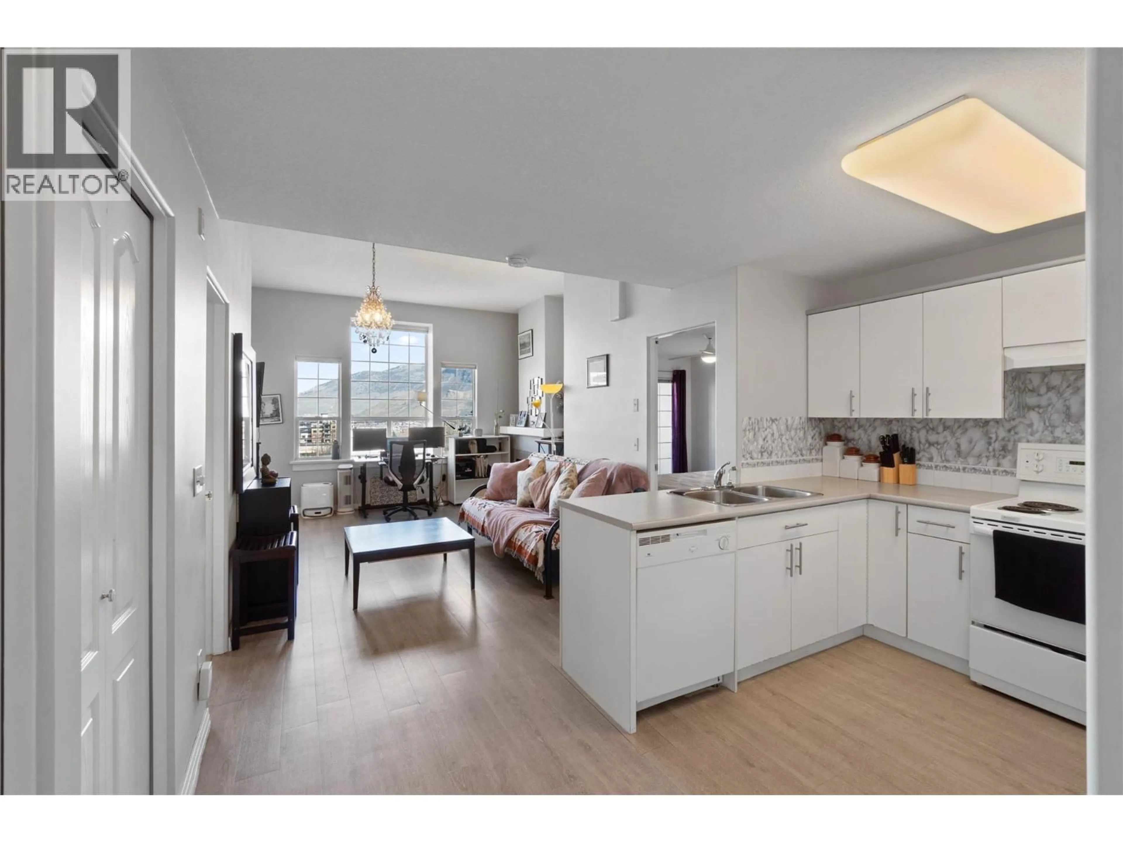 Open concept kitchen, unknown for 417 - 554 SEYMOUR STREET, Kamloops British Columbia V2C2E5