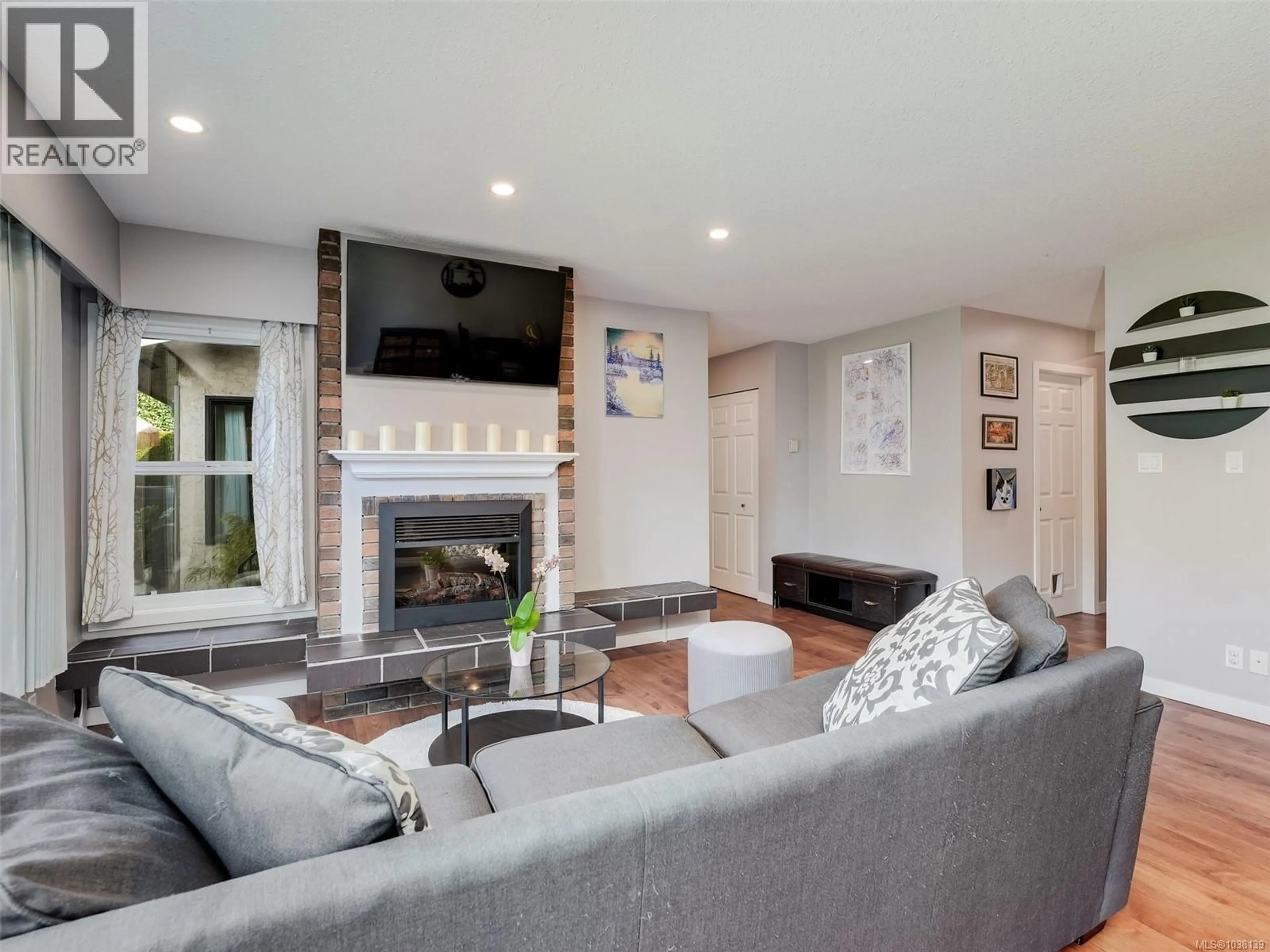 Living room with furniture, unknown for 5 - 3968 CEDAR HILL ROAD, Saanich British Columbia V8N3B8