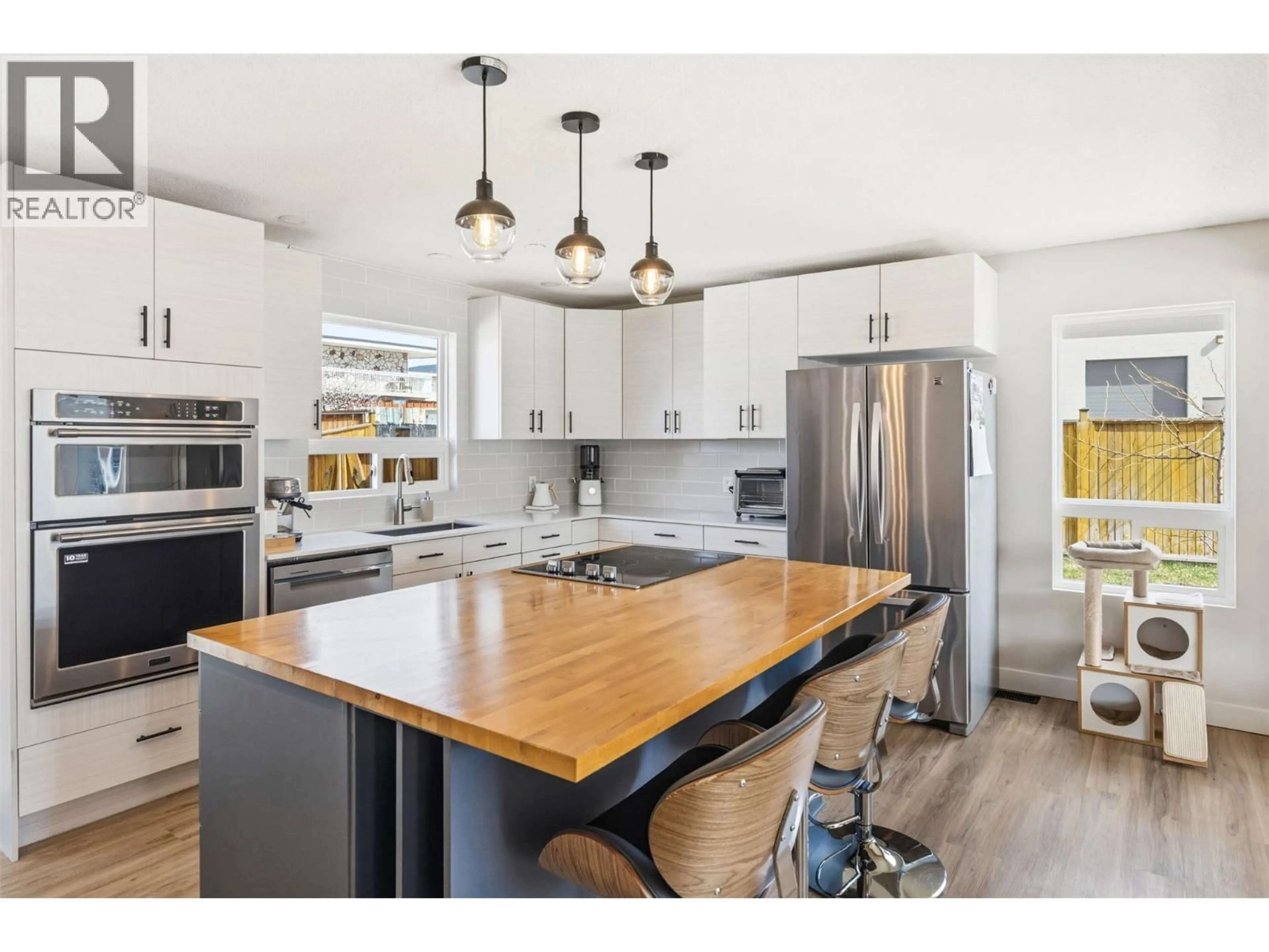 Open concept kitchen, wood/laminate floor for 35 GRANBY AVENUE, Penticton British Columbia V2A2Y6